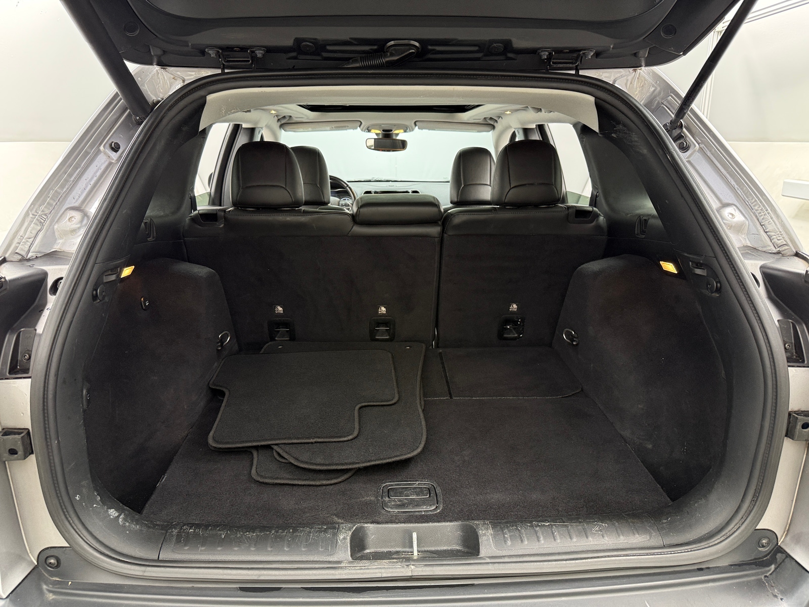 Thumbnail: 2019 Jeep Cherokee - 6