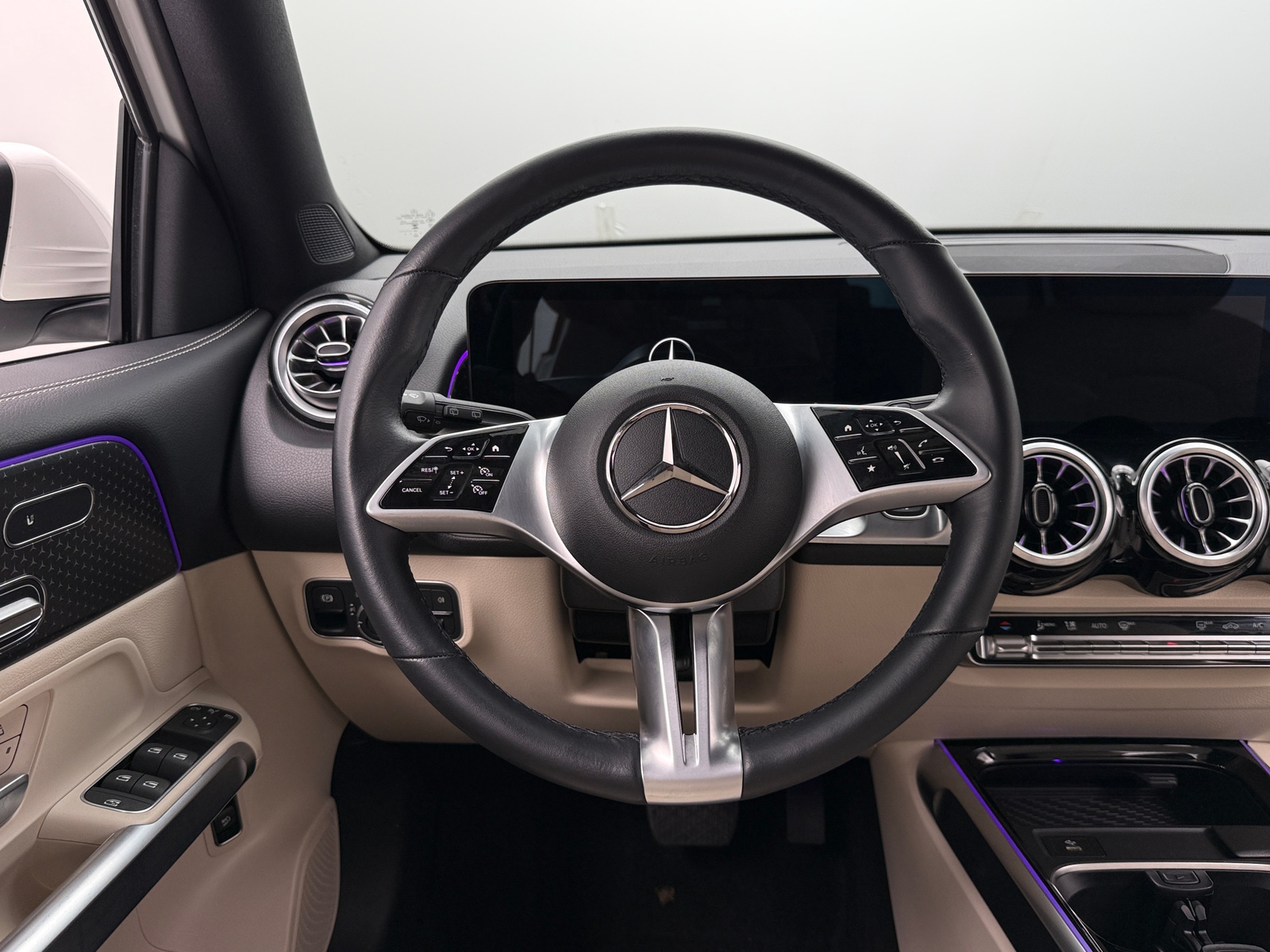 Thumbnail: 2025 Mercedes-Benz GLB - 4
