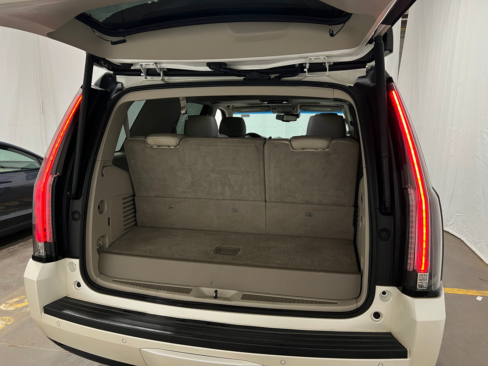 Thumbnail: 2015 Cadillac Escalade - 6