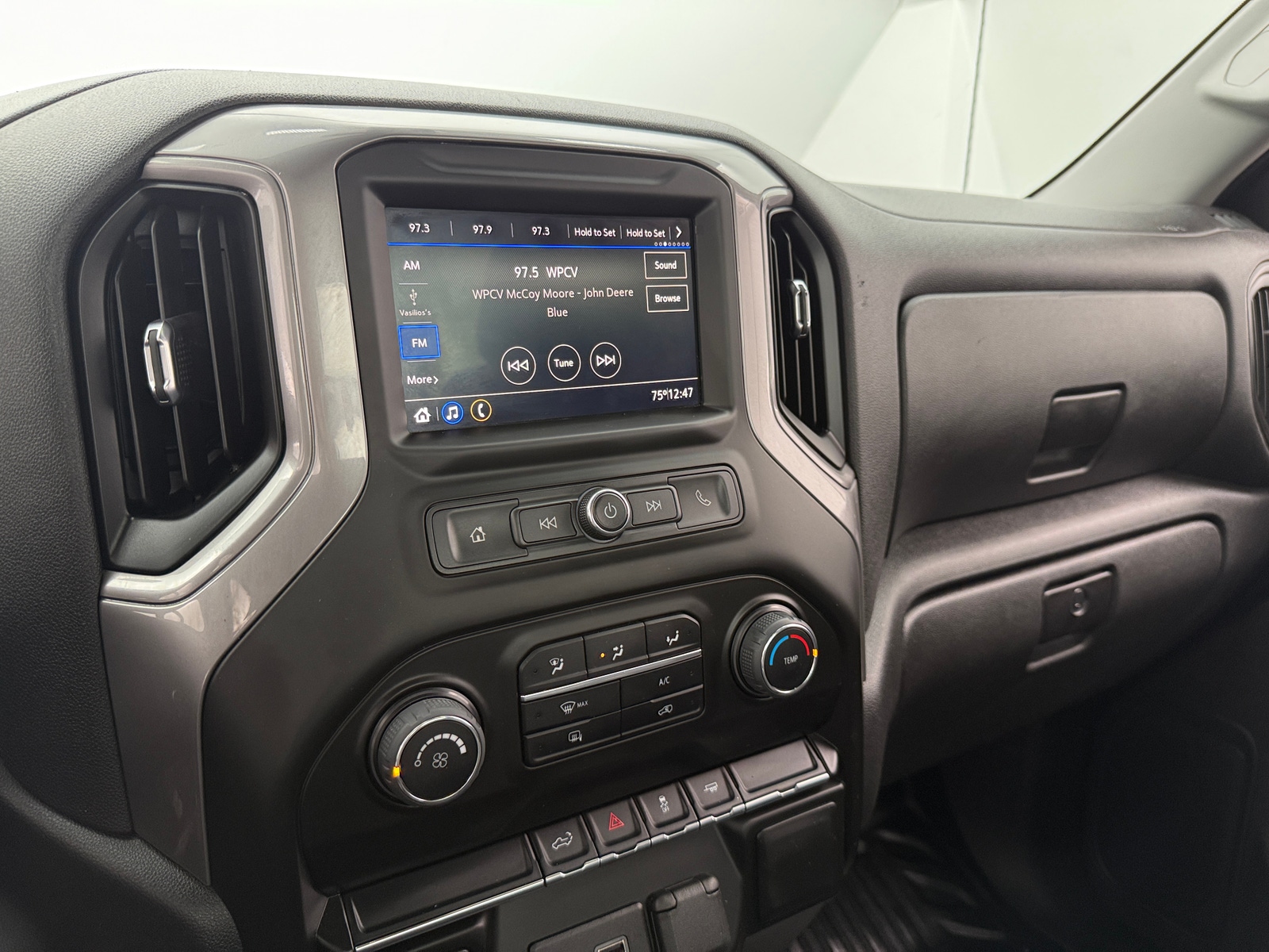 Thumbnail: 2021 Chevrolet Silverado 1500 - 4