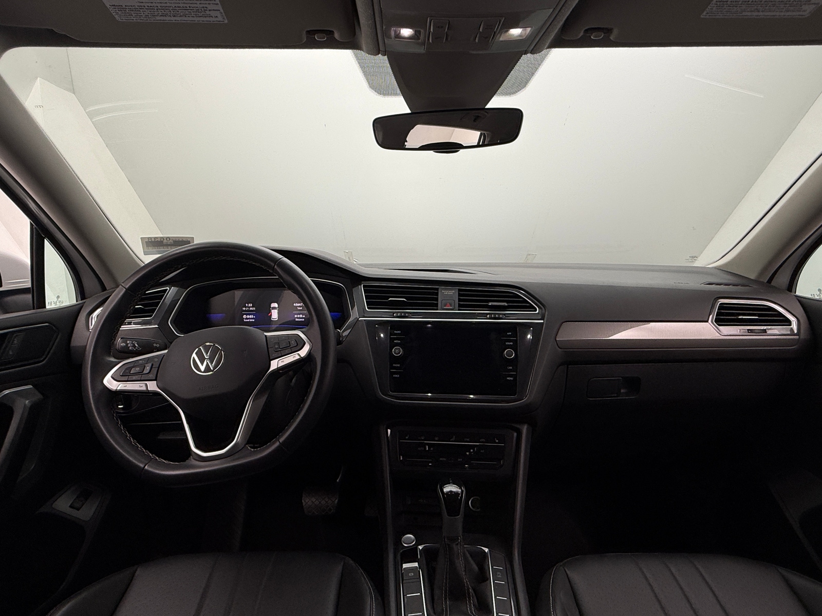 Thumbnail: 2024 Volkswagen Tiguan - 2