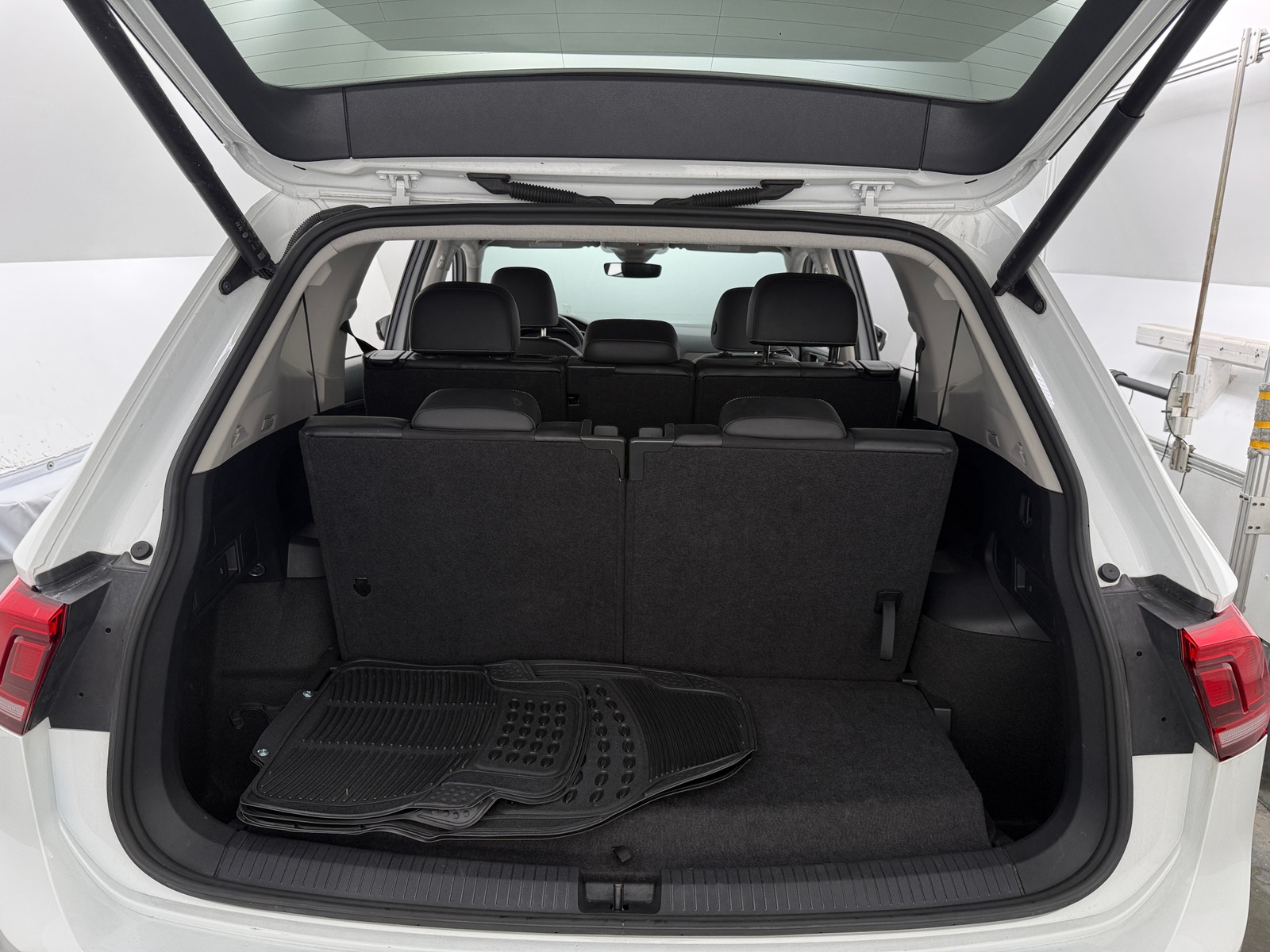 Thumbnail: 2024 Volkswagen Tiguan - 6