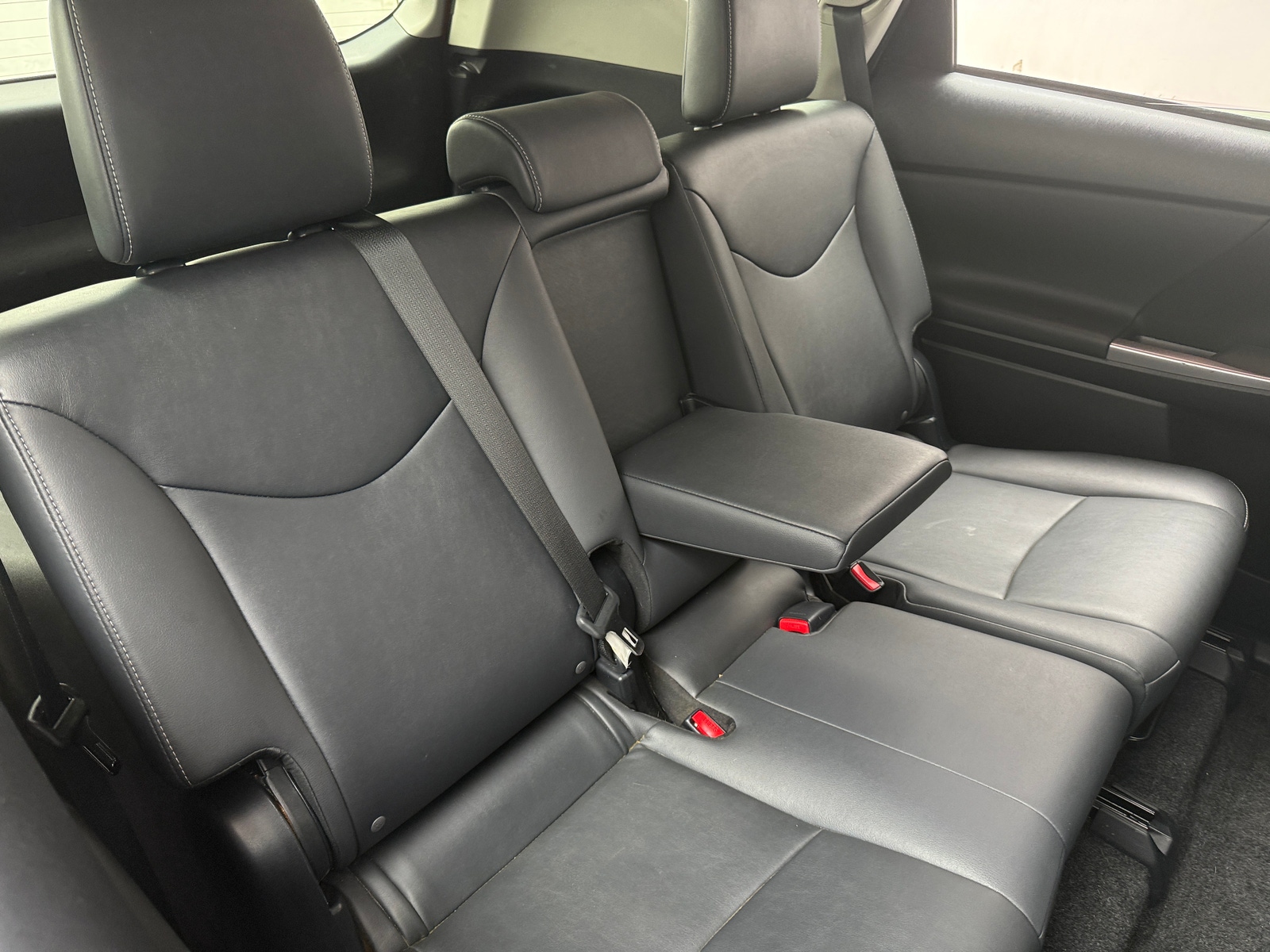 Thumbnail: 2015 Toyota Prius v - 5