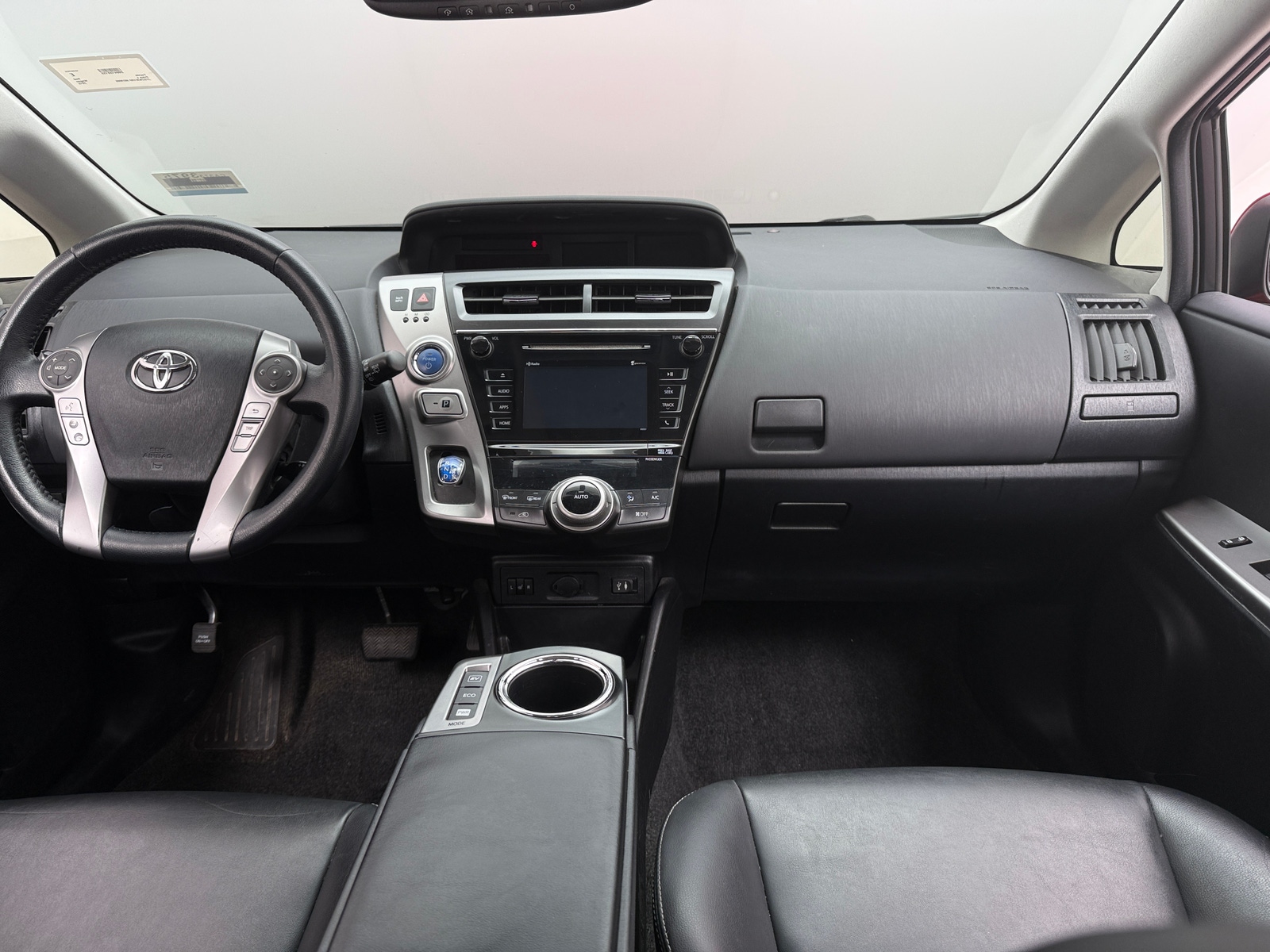 Thumbnail: 2015 Toyota Prius v - 2