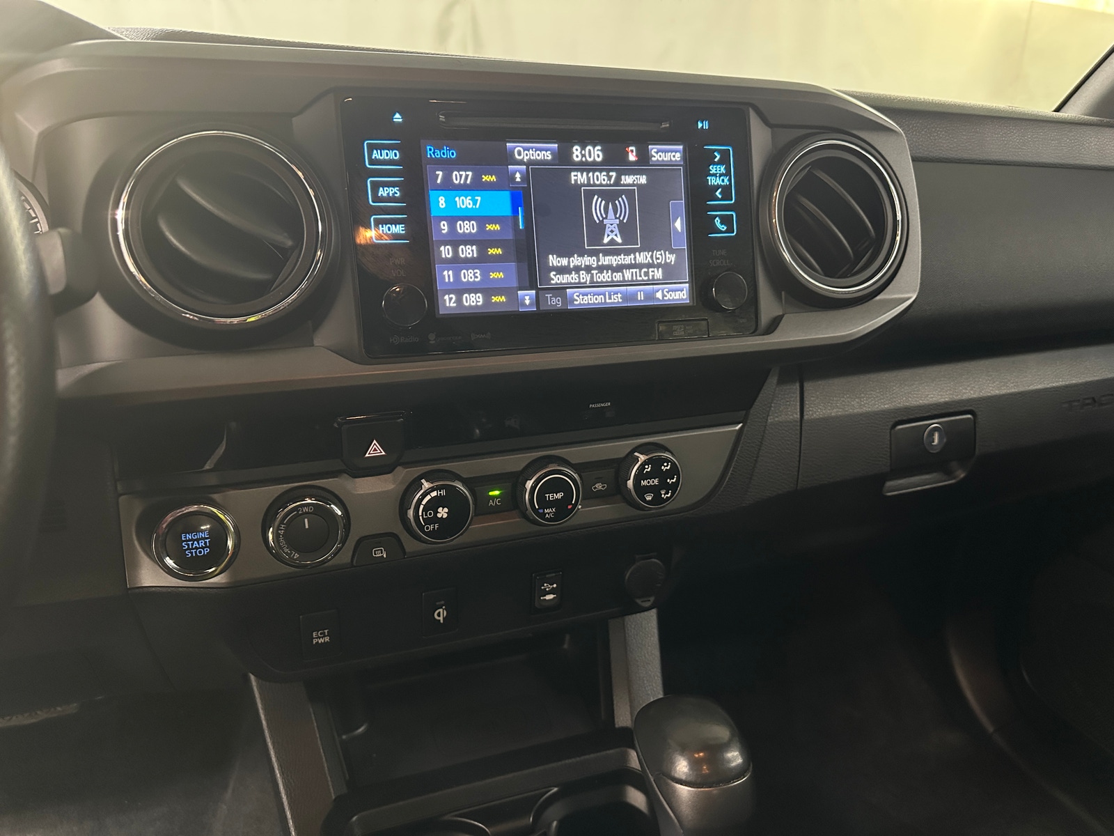 Thumbnail: 2016 Toyota Tacoma - 4
