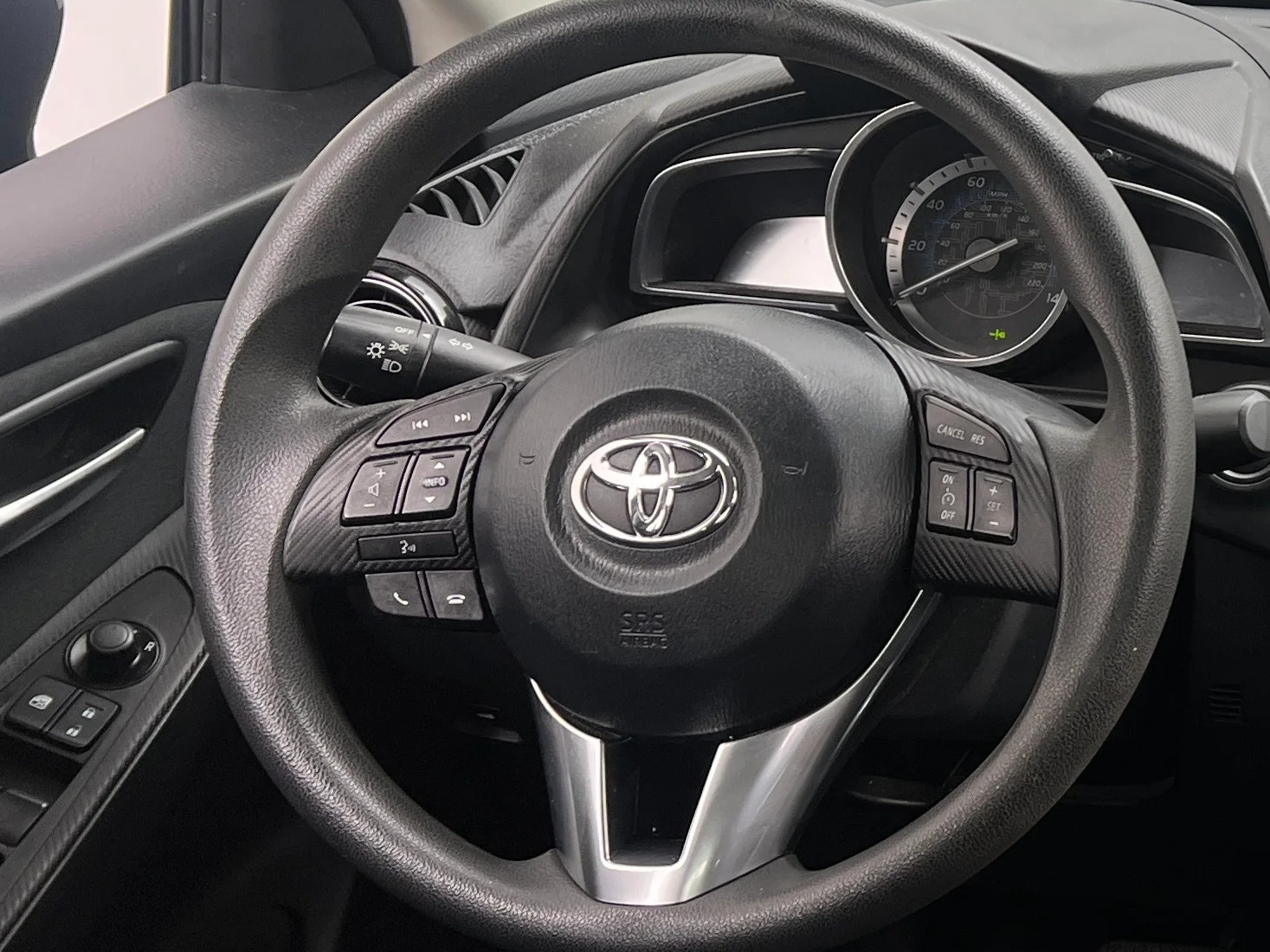Thumbnail: 2017 Toyota Yaris iA - 5