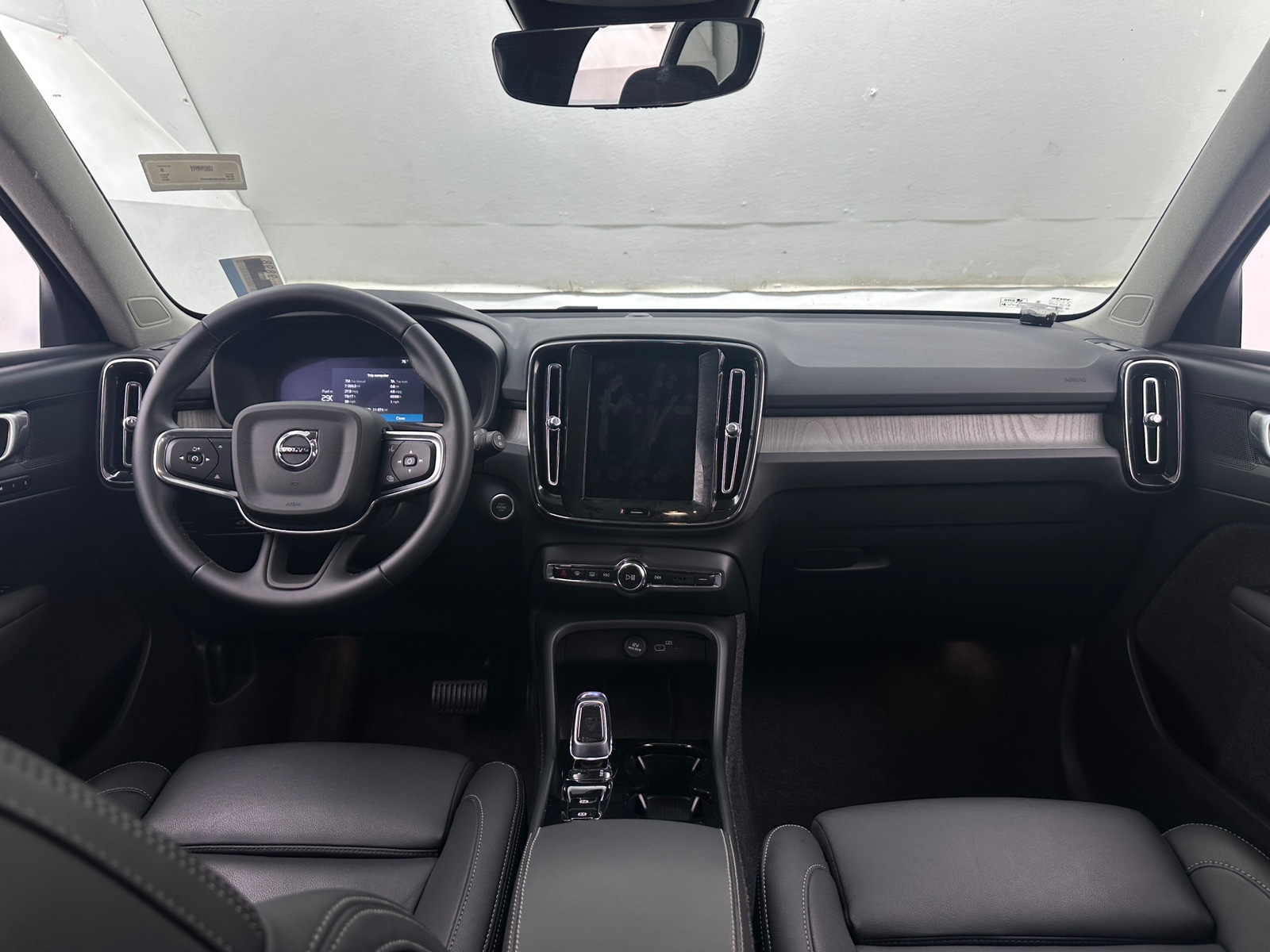 Thumbnail: 2025 Volvo XC40 - 2