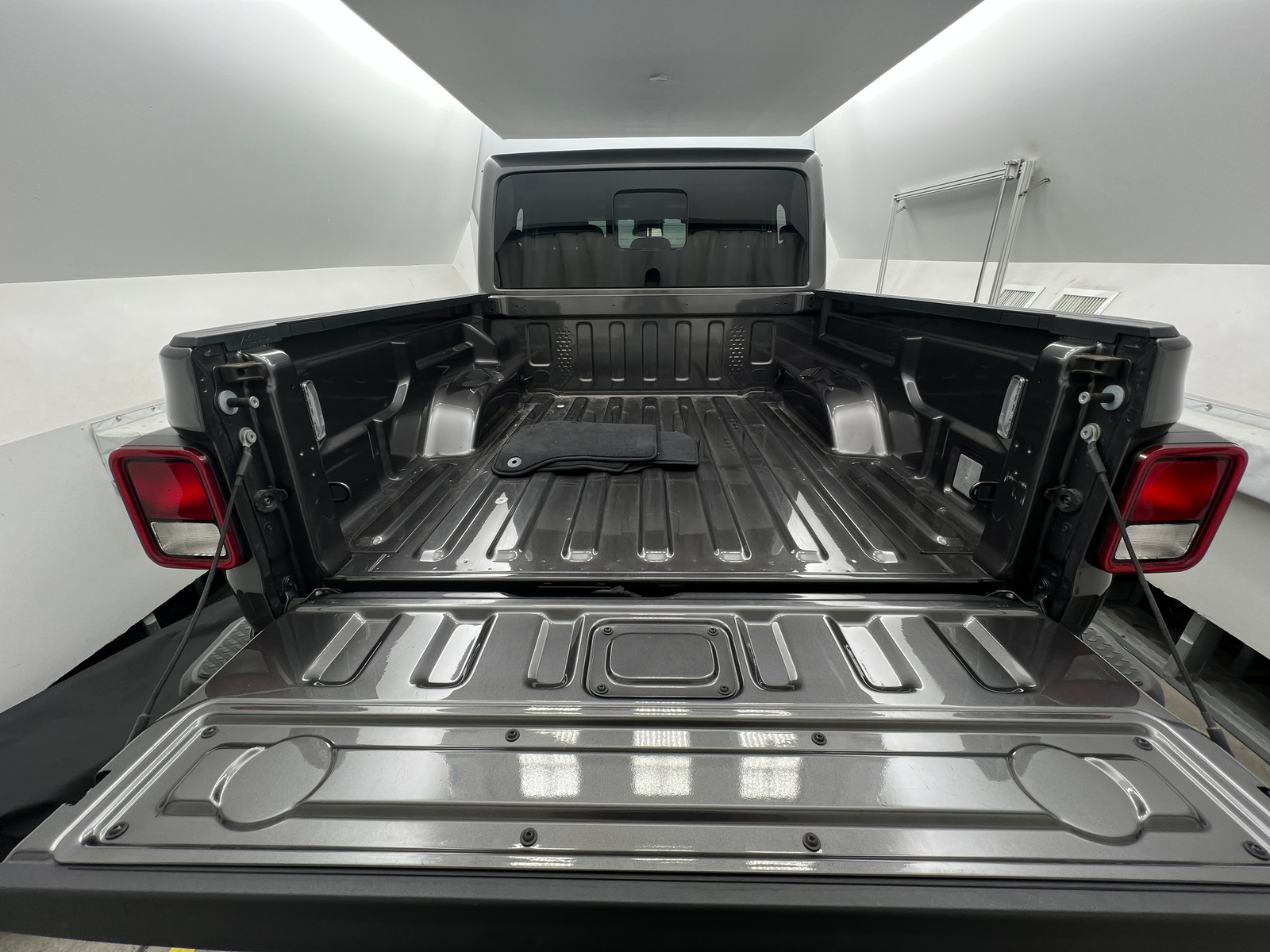 Thumbnail: 2024 Jeep Gladiator - 6