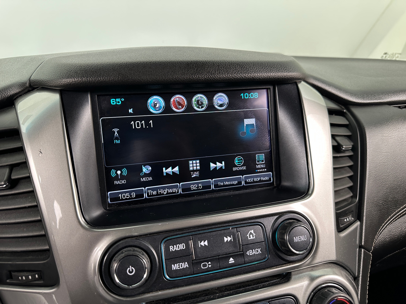 Thumbnail: 2019 Chevrolet Tahoe - 3