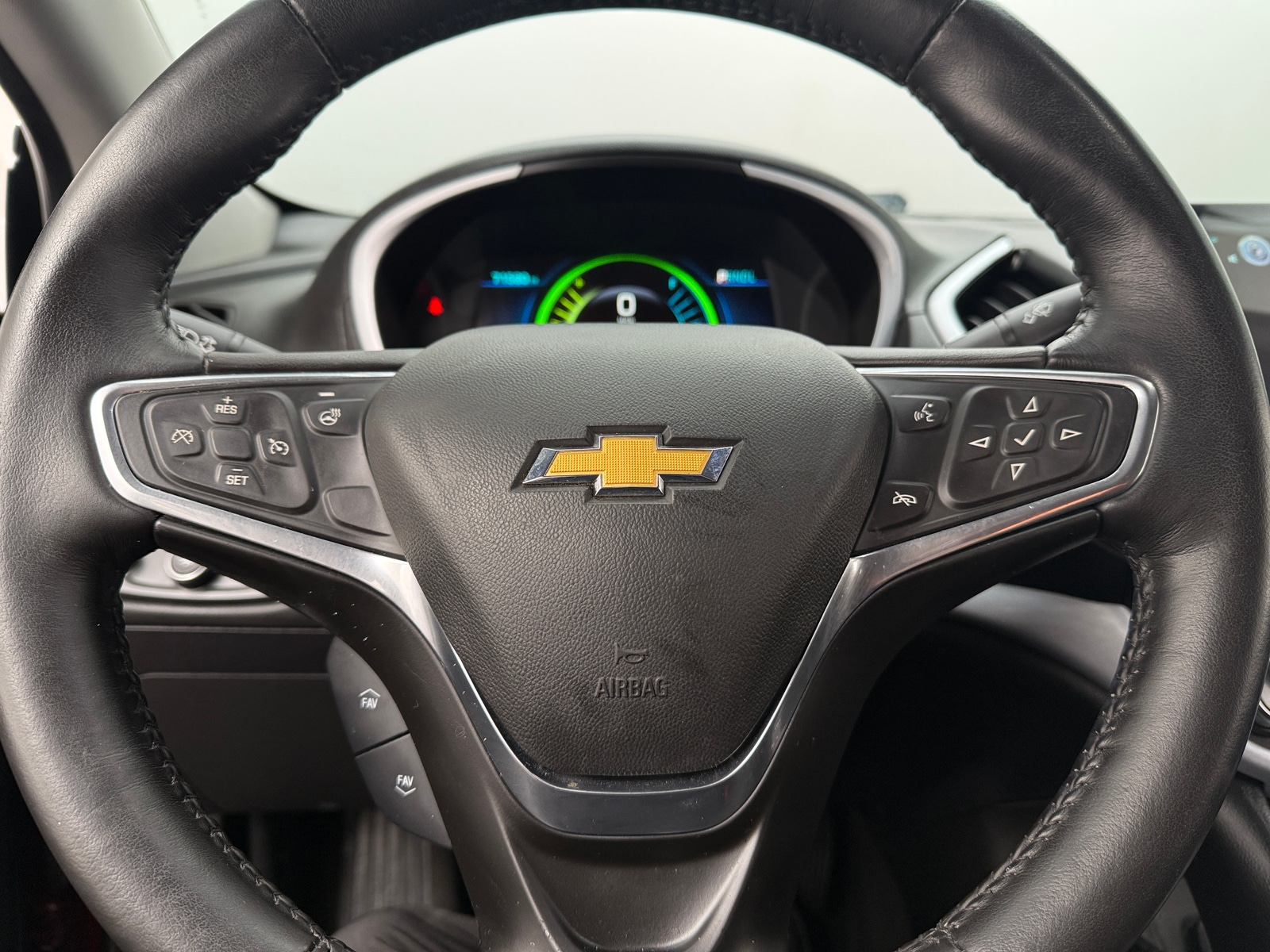 Thumbnail: 2017 Chevrolet Volt - 5