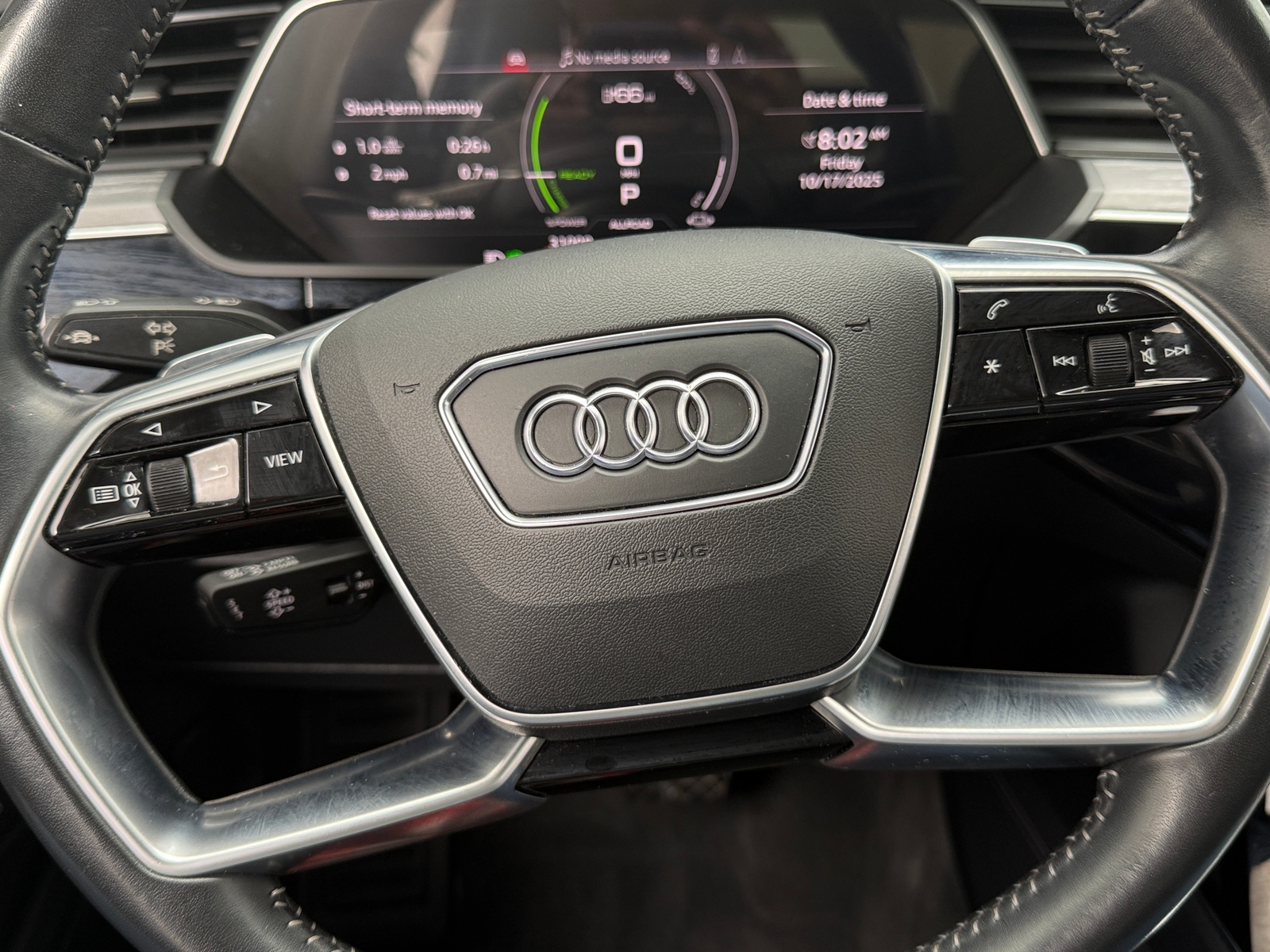 Thumbnail: 2021 Audi e-tron S - 4