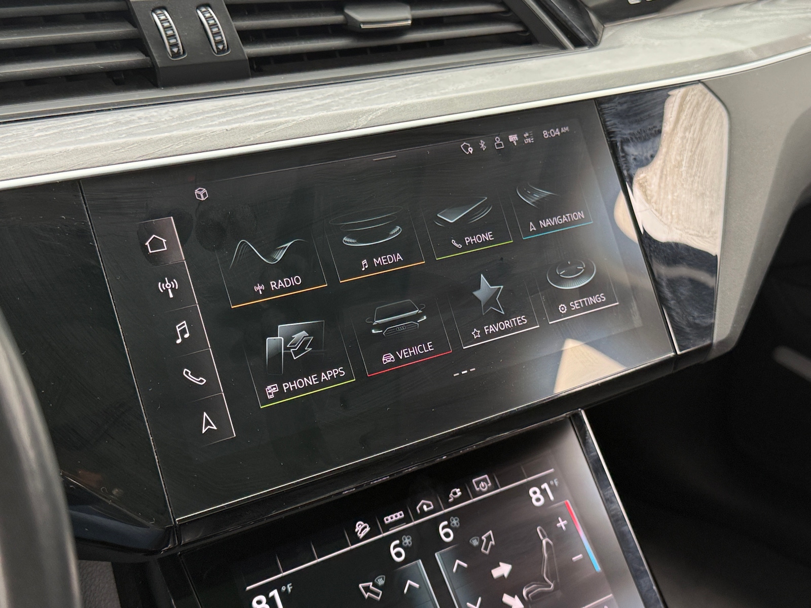 Thumbnail: 2021 Audi e-tron S - 3