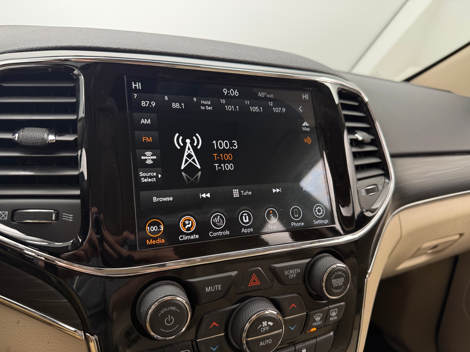 Thumbnail: 2020 Jeep Grand Cherokee - 3