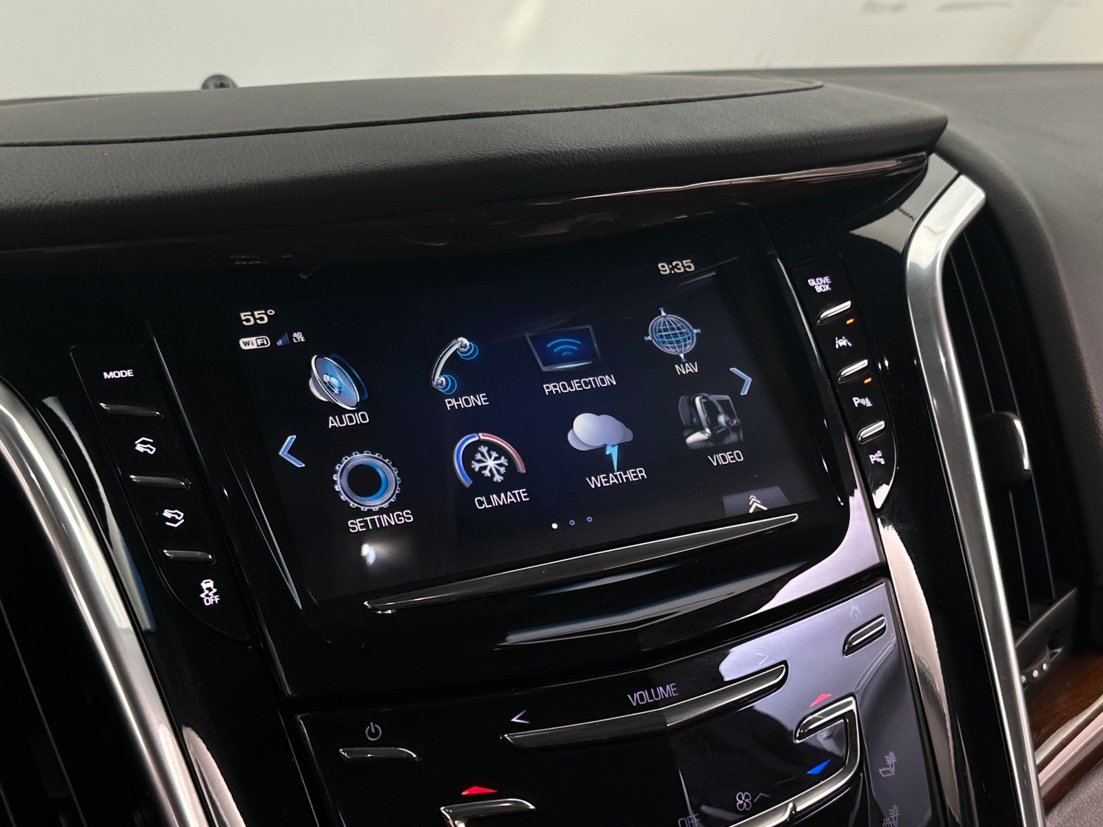 Thumbnail: 2018 Cadillac Escalade - 3