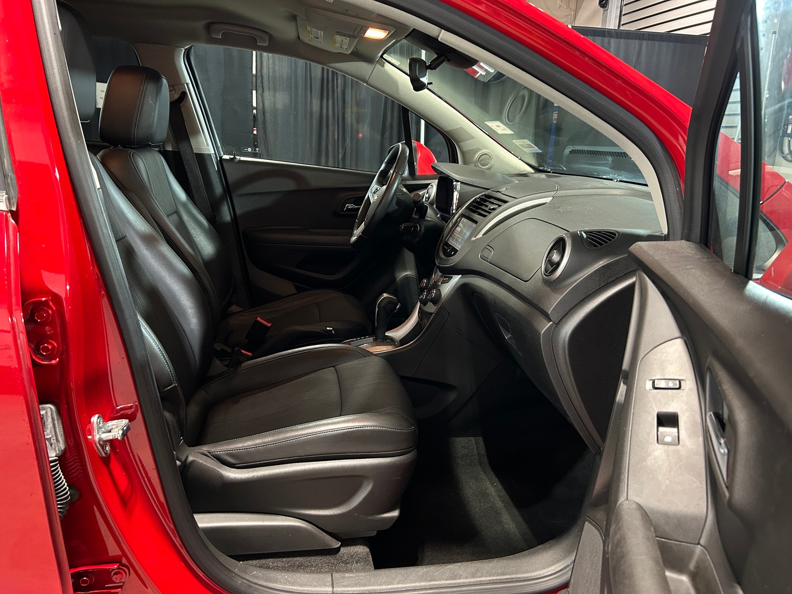 Thumbnail: 2016 Chevrolet Trax - 2