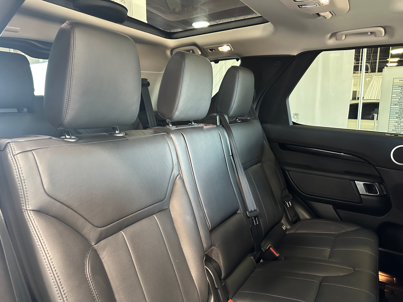 Thumbnail: 2019 Land Rover Discovery - 5