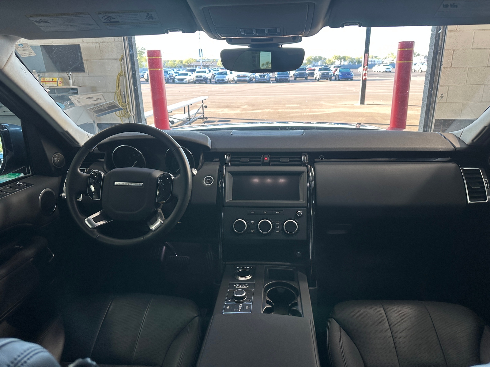 Thumbnail: 2019 Land Rover Discovery - 2