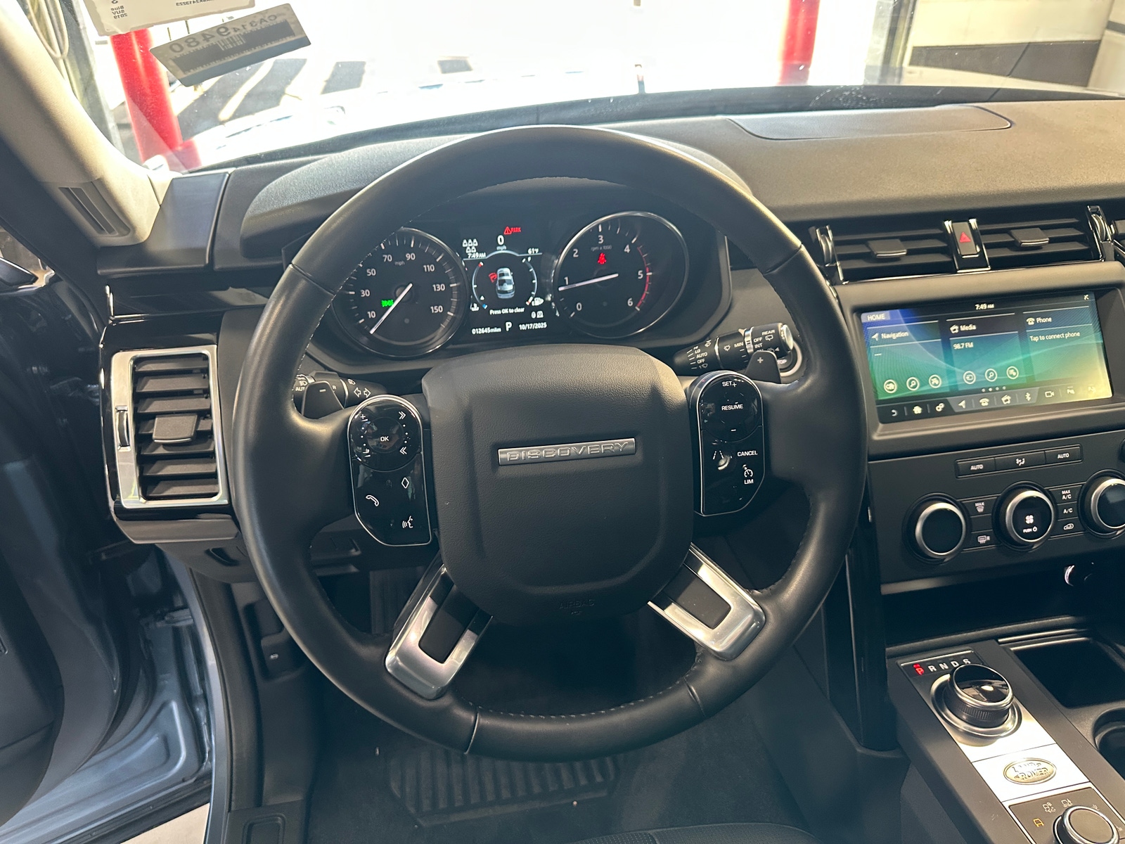 Thumbnail: 2019 Land Rover Discovery - 4