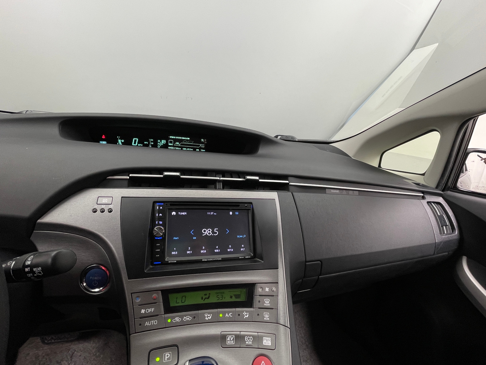 Thumbnail: 2015 Toyota Prius - 4