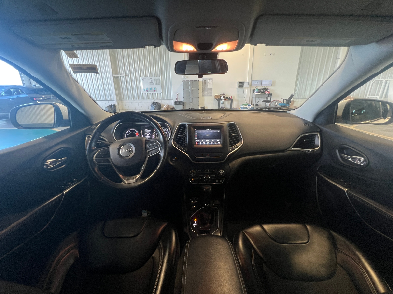Thumbnail: 2019 Jeep Cherokee - 3