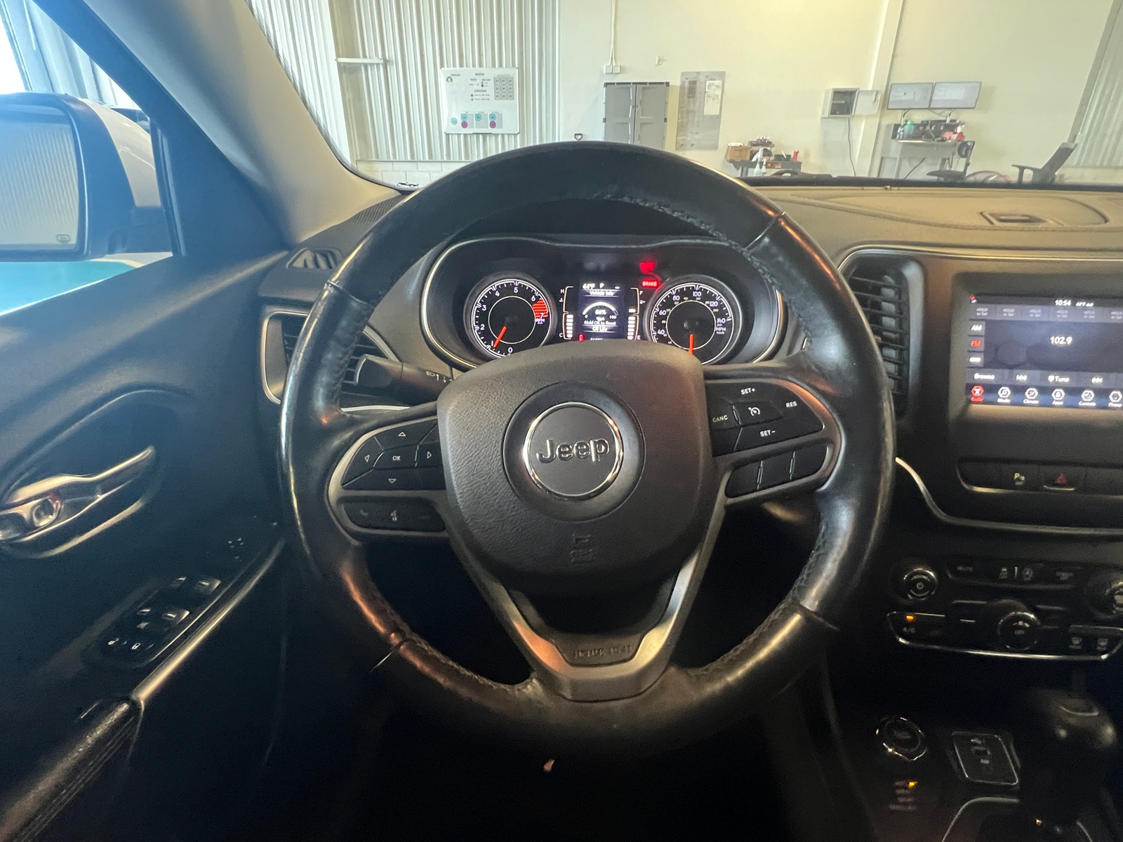 Thumbnail: 2019 Jeep Cherokee - 5