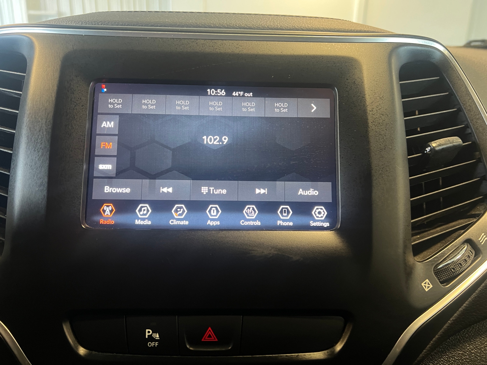 Thumbnail: 2019 Jeep Cherokee - 4