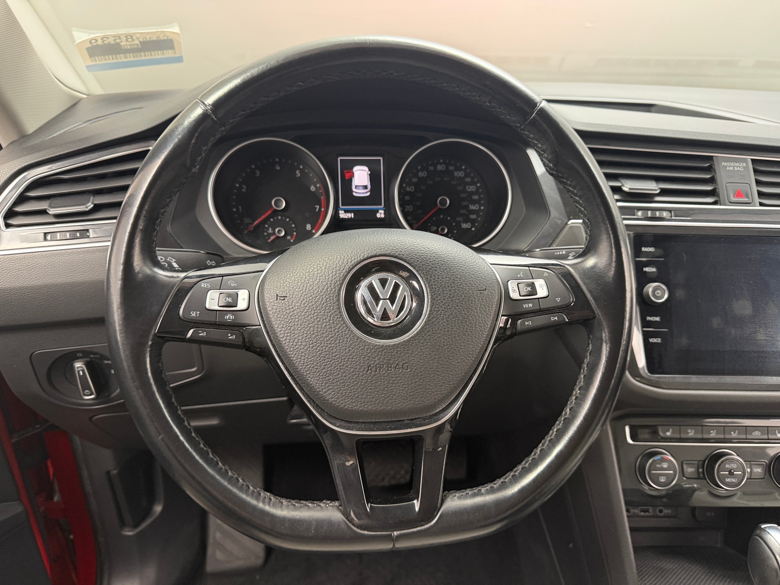 Thumbnail: 2019 Volkswagen Tiguan - 4