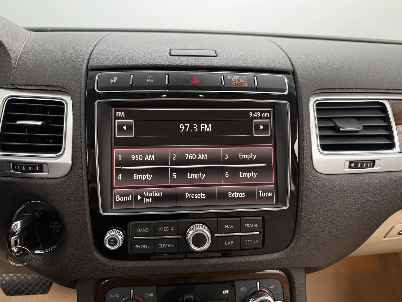 Thumbnail: 2016 Volkswagen Touareg - 4