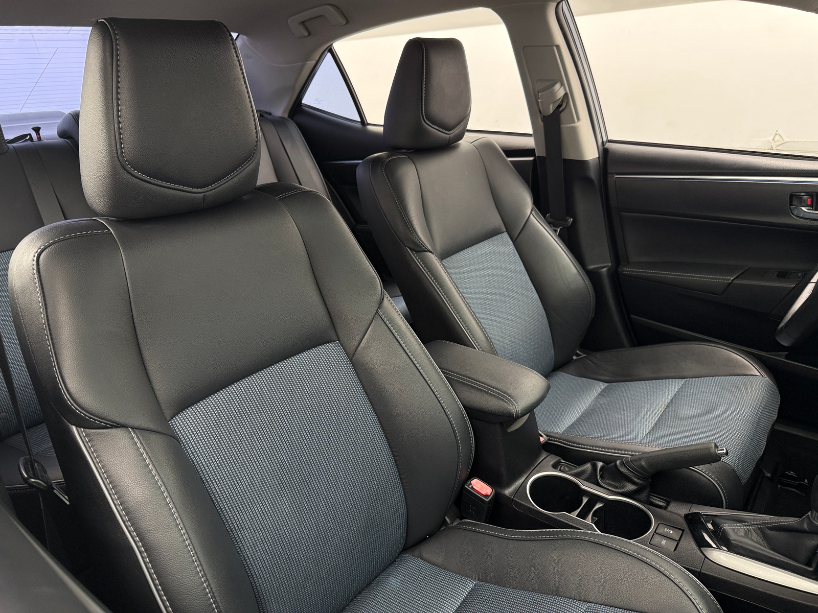 Thumbnail: 2015 Toyota Corolla - 2