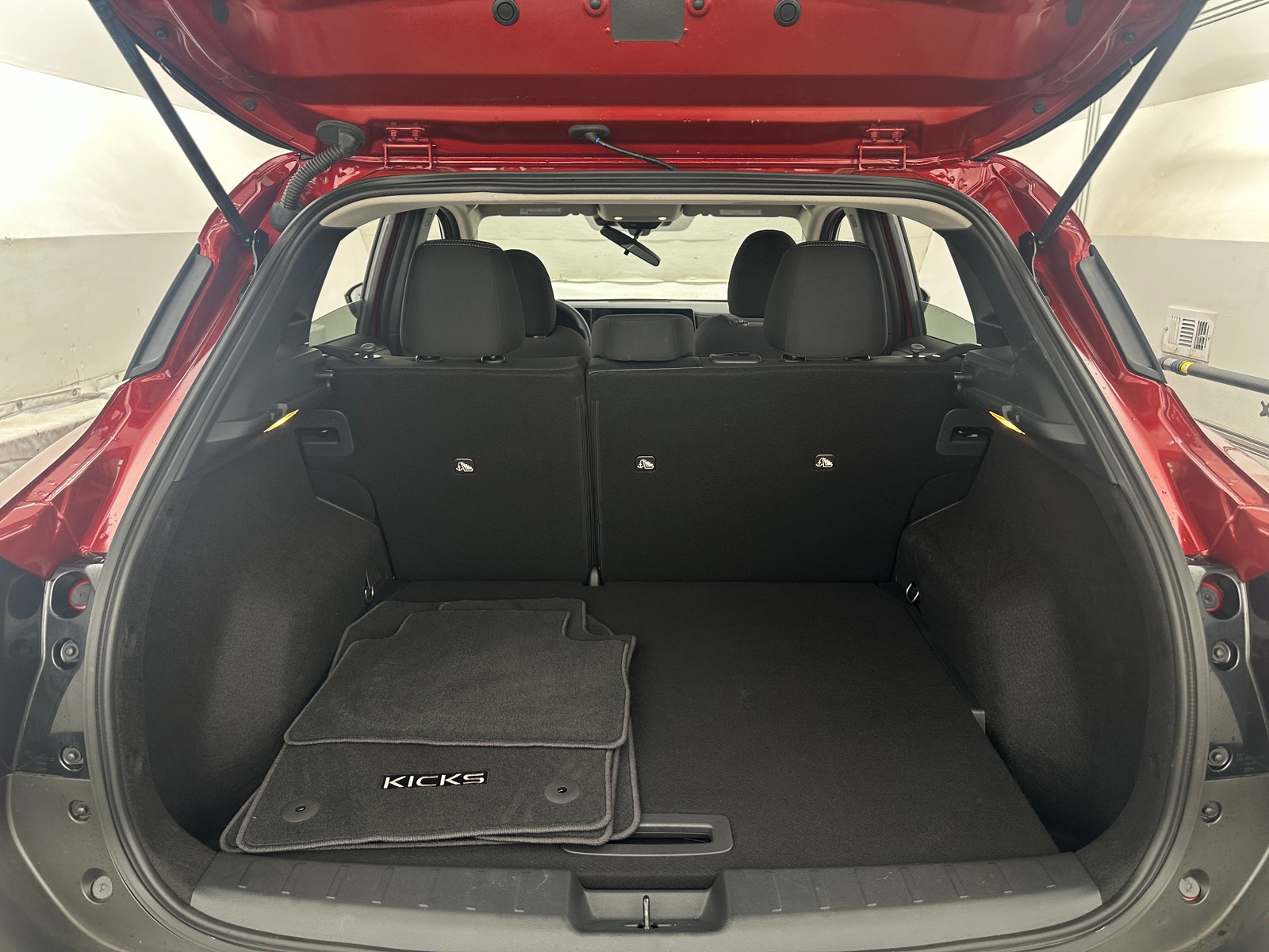 Thumbnail: 2025 Nissan Kicks - 7