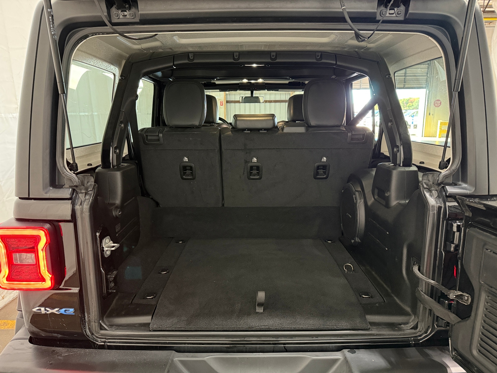 Thumbnail: 2022 Jeep Wrangler - 6