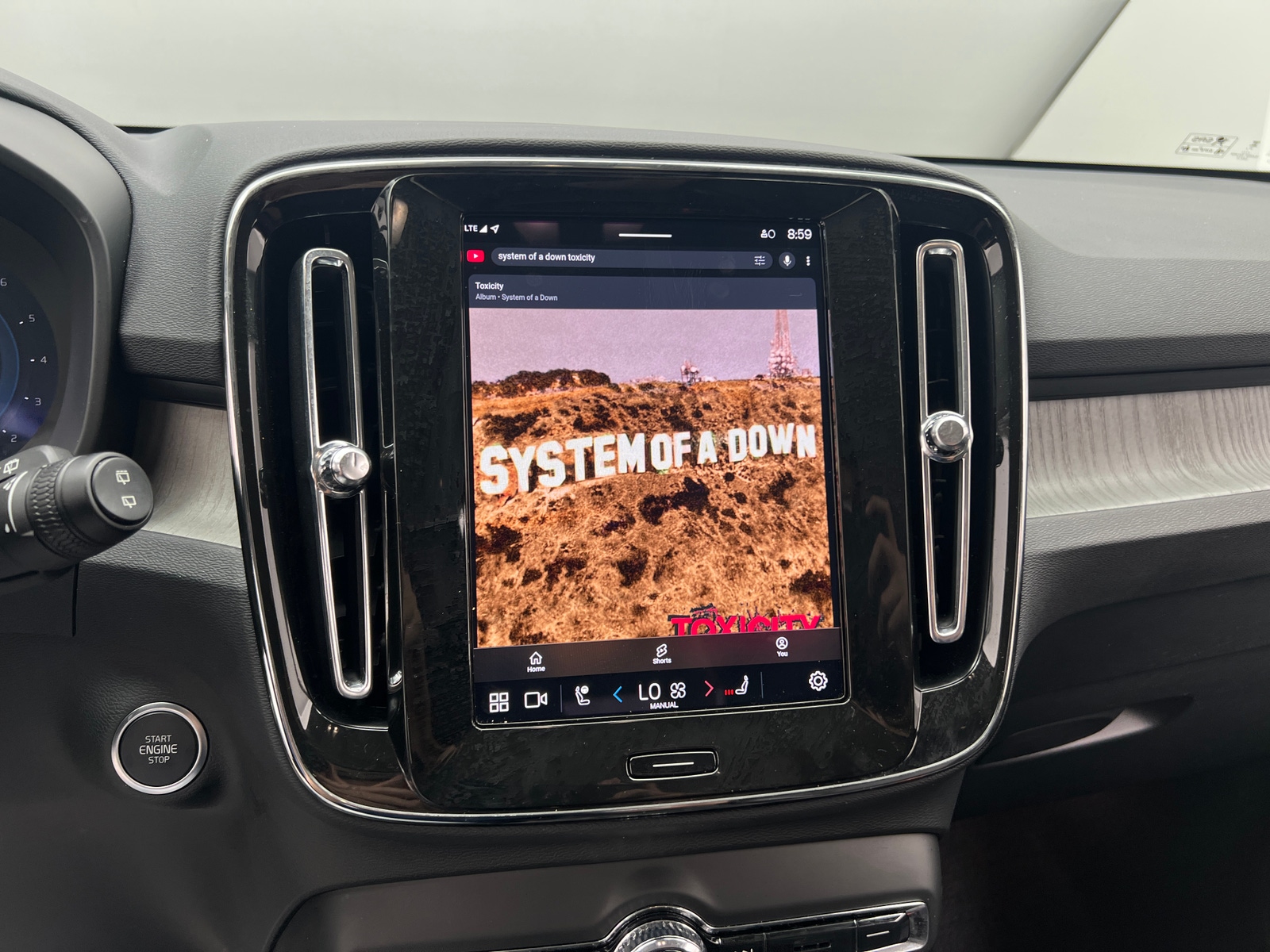 Thumbnail: 2025 Volvo XC40 - 4