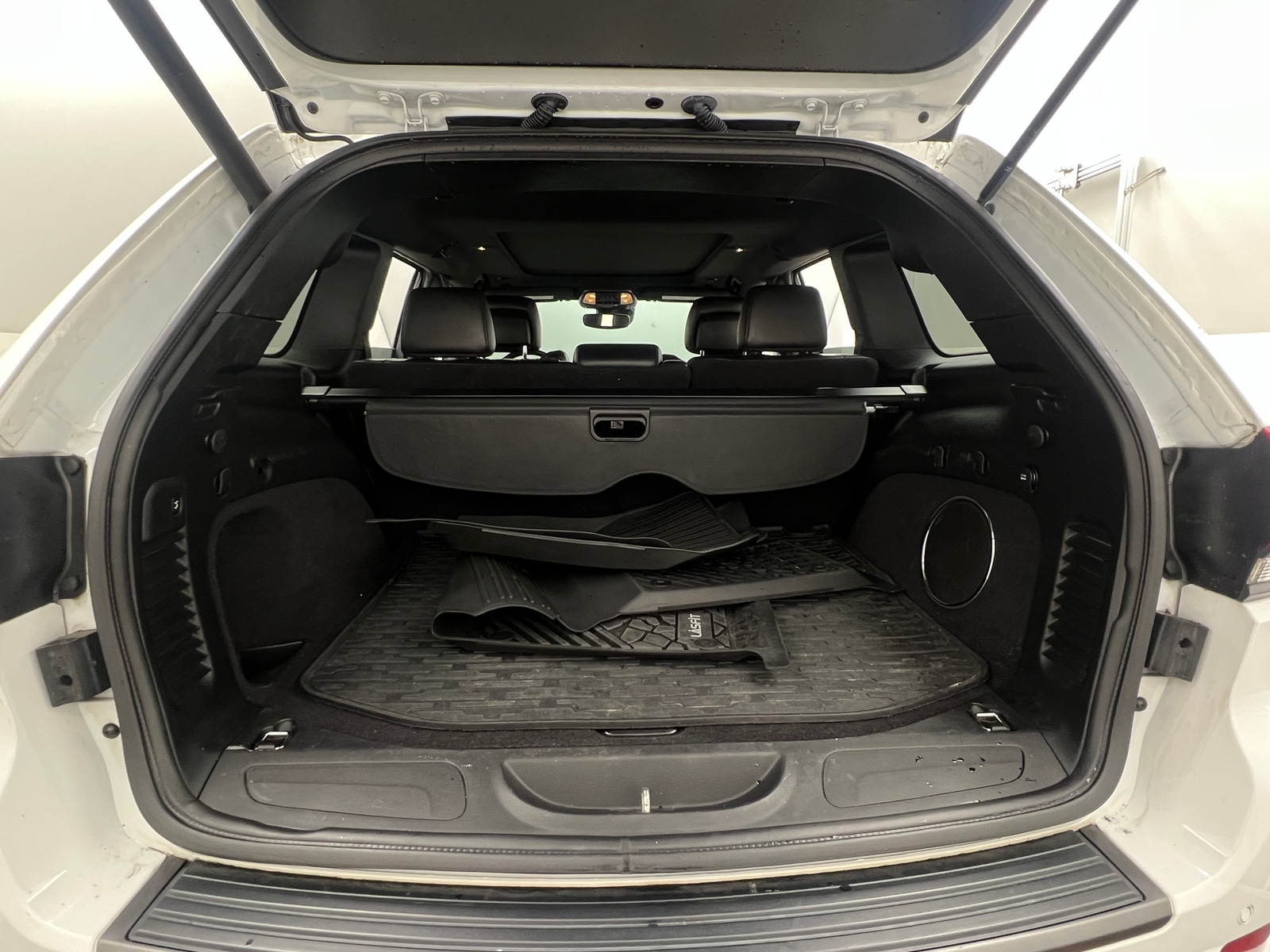 Thumbnail: 2020 Jeep Grand Cherokee - 6