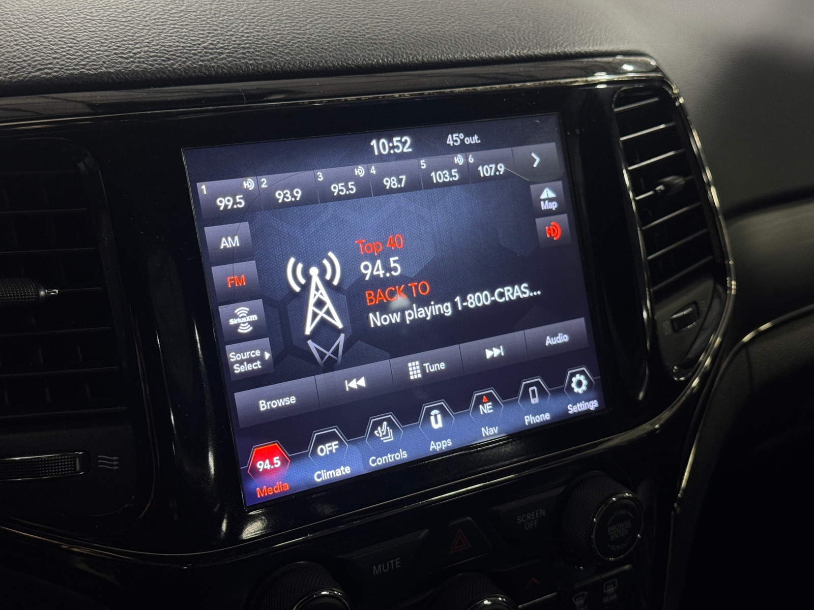 Thumbnail: 2020 Jeep Grand Cherokee - 3