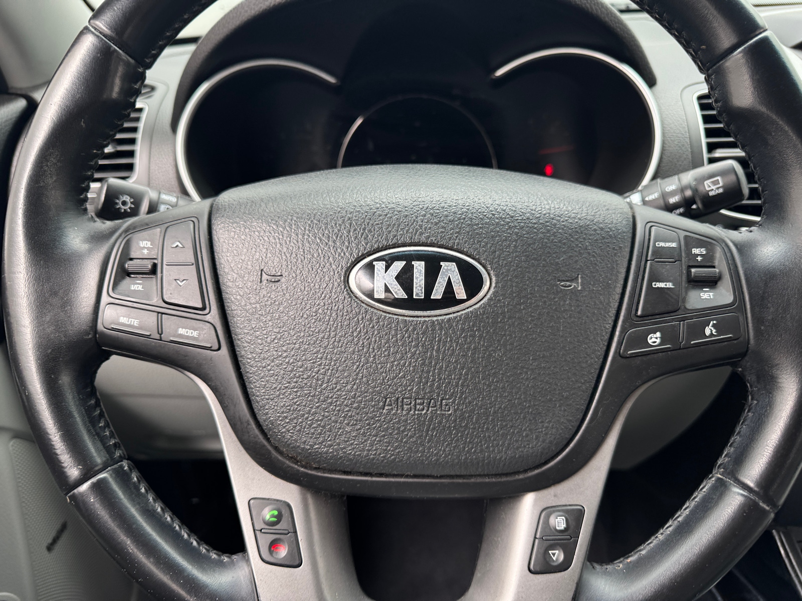 Thumbnail: 2015 Kia Sorento - 4