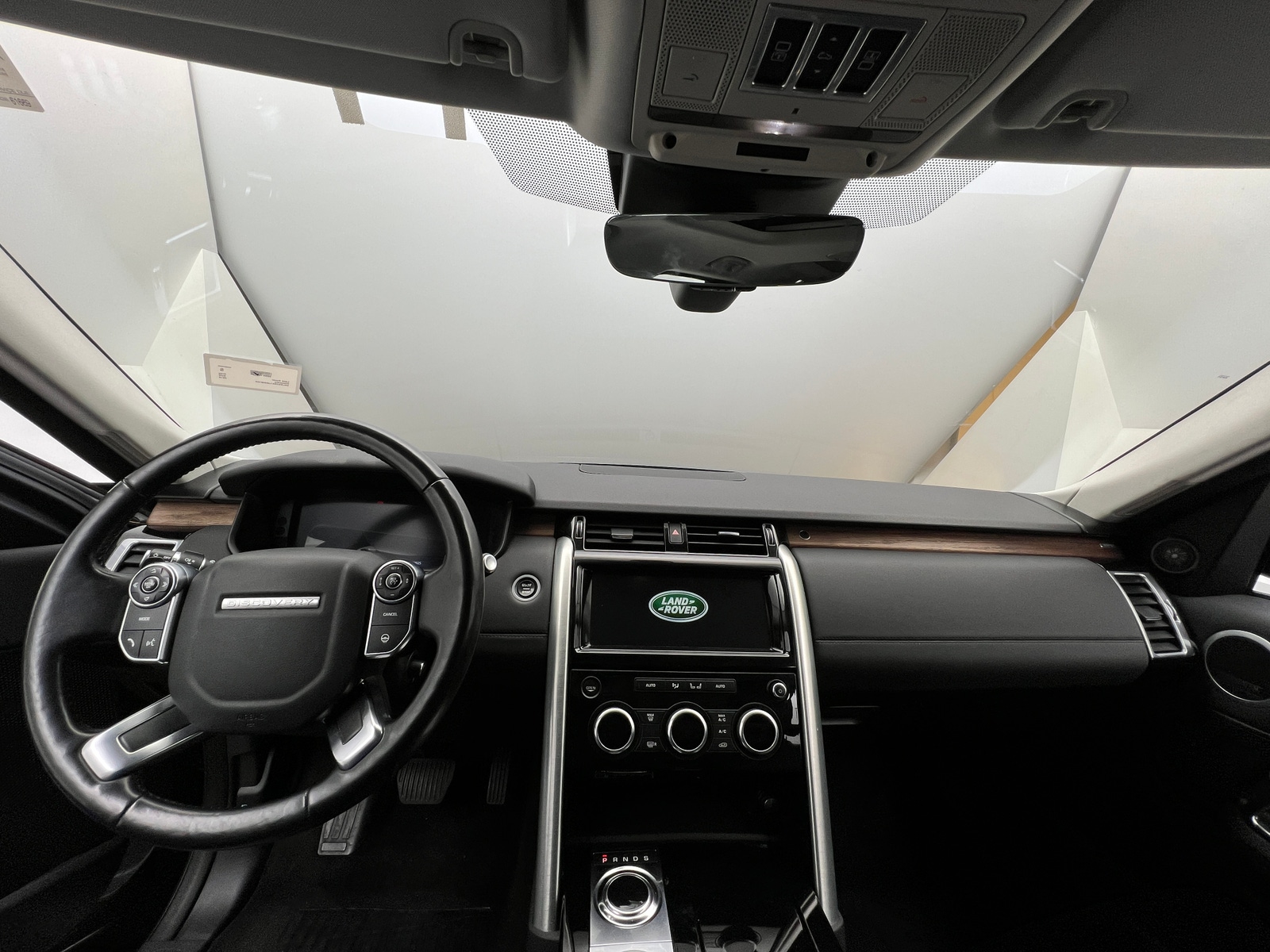 Thumbnail: 2018 Land Rover Discovery - 2