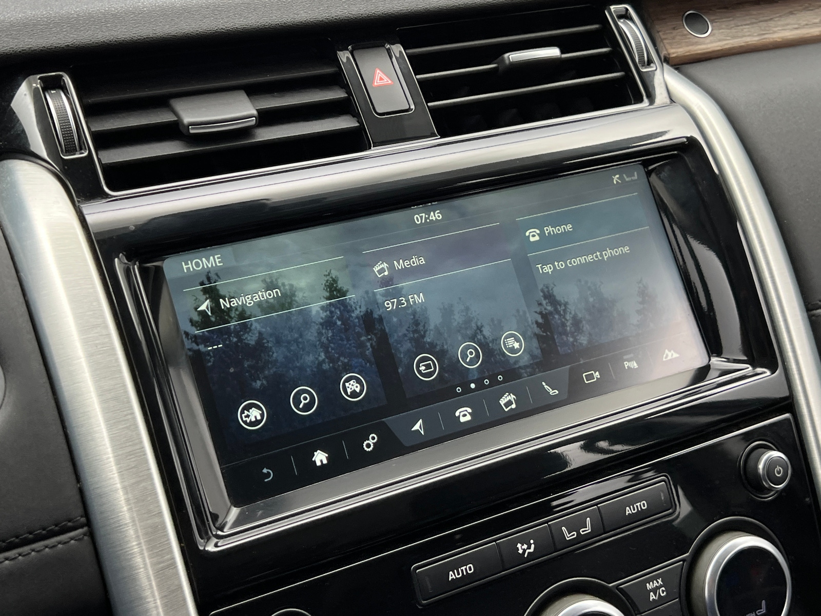 Thumbnail: 2018 Land Rover Discovery - 3