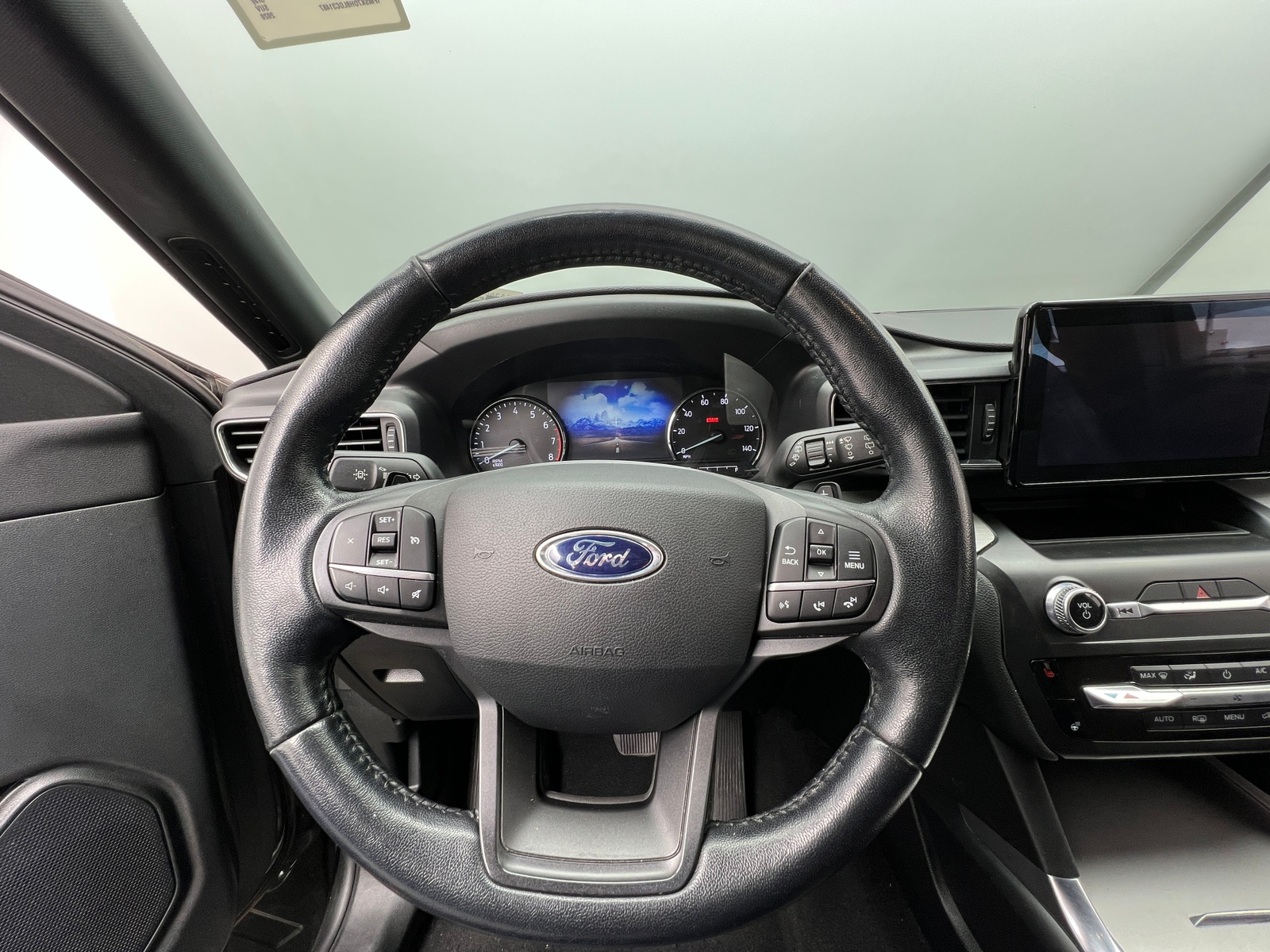 Thumbnail: 2020 Ford Explorer - 5
