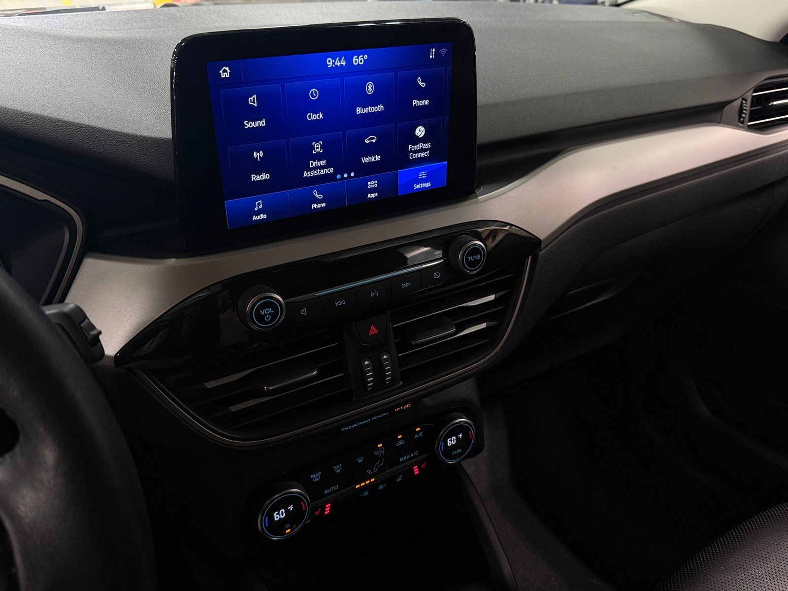 Thumbnail: 2021 Ford Escape - 3
