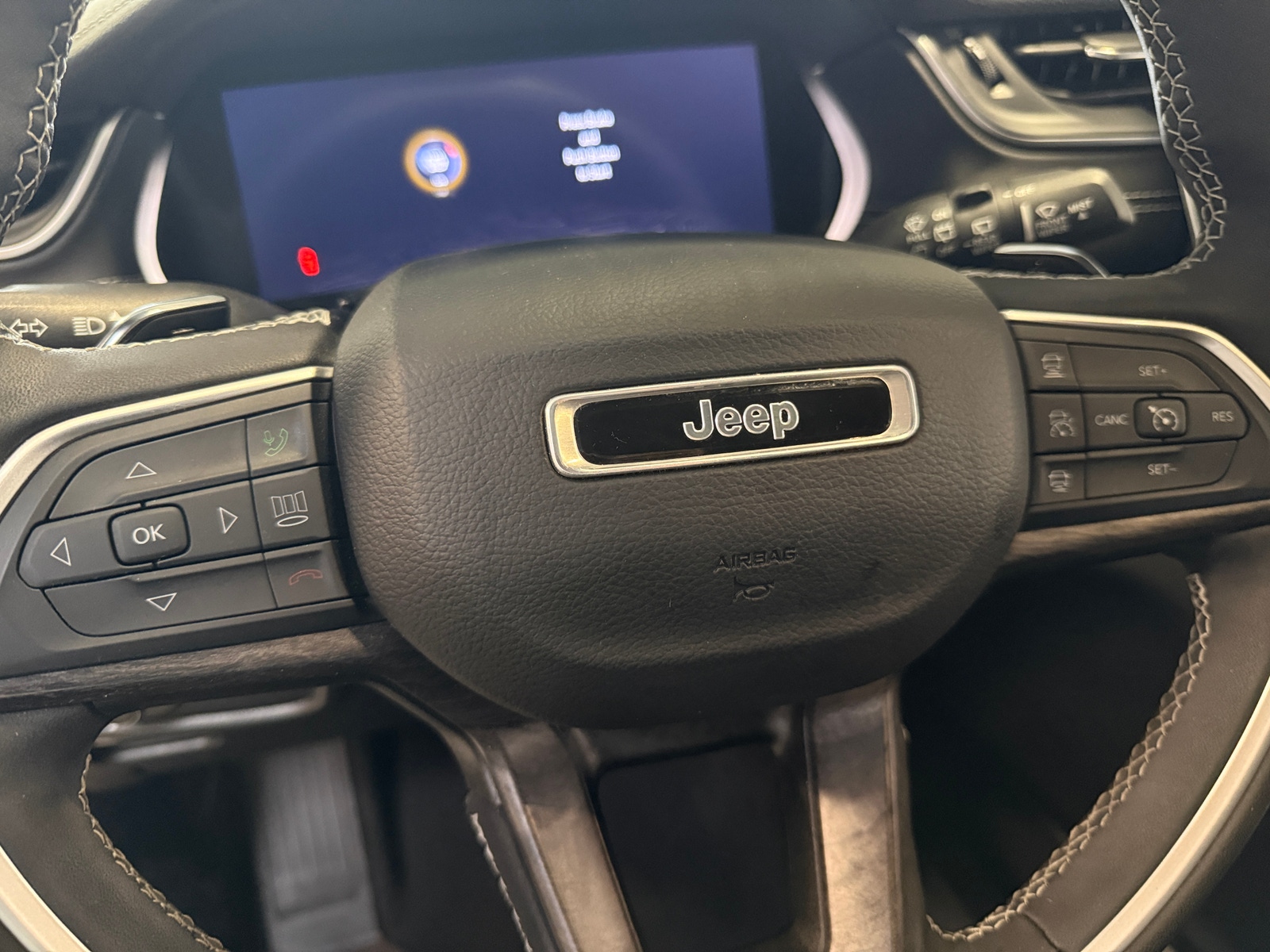 Thumbnail: 2023 Jeep Grand Cherokee L - 4