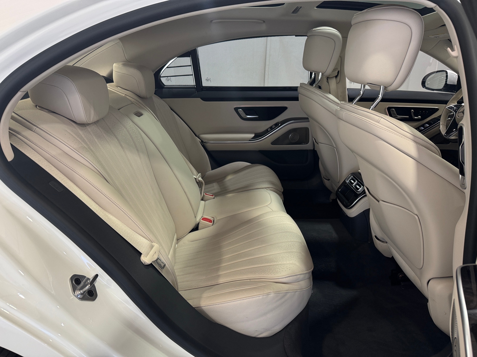 Thumbnail: 2023 Mercedes-Benz S-Class - 5