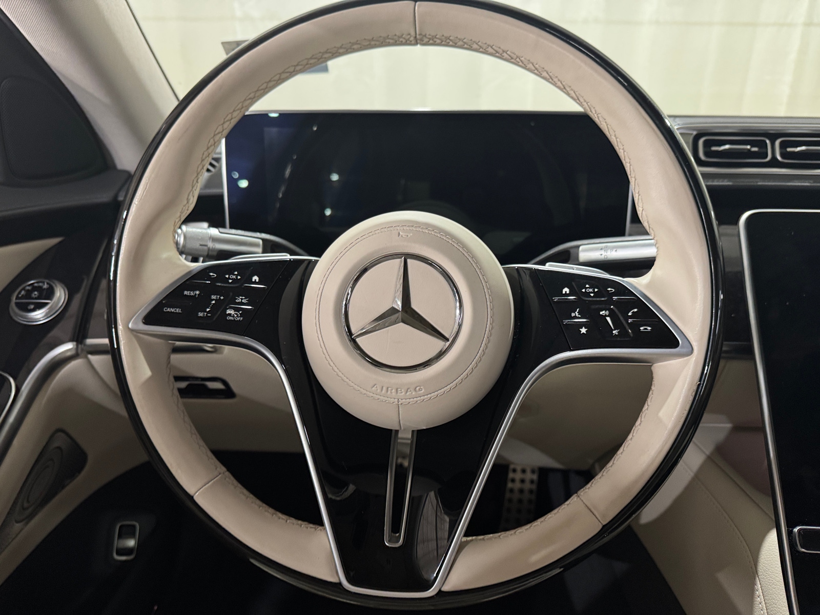 Thumbnail: 2023 Mercedes-Benz S-Class - 4