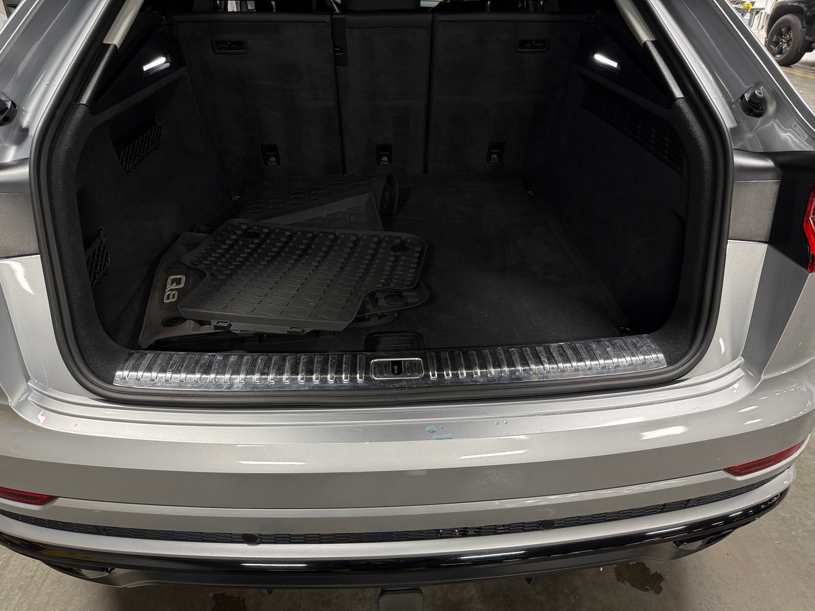 Thumbnail: 2019 Audi Q8 - 6