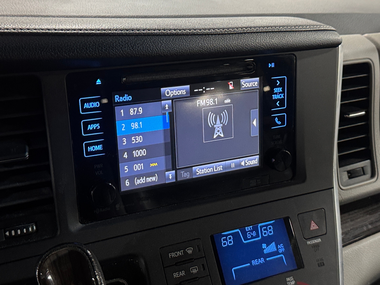 Thumbnail: 2016 Toyota Sienna - 3