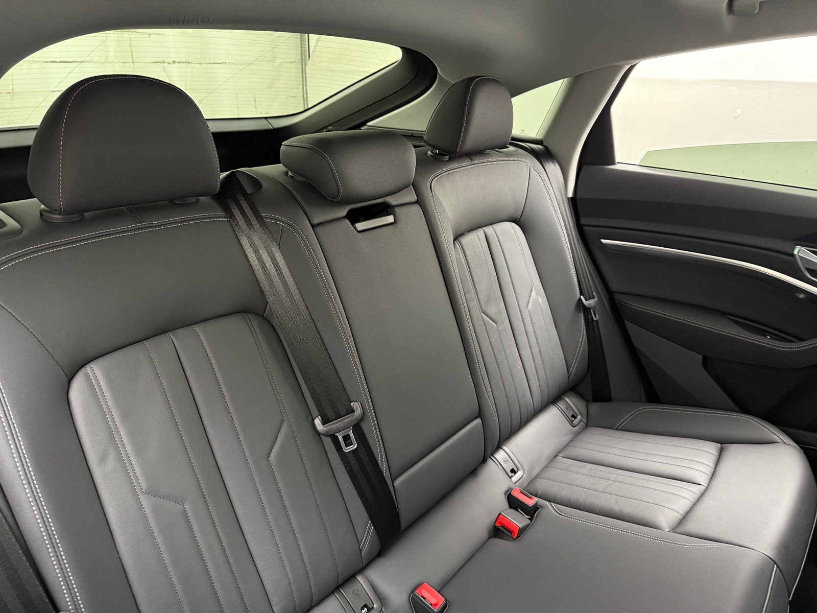 Thumbnail: 2021 Audi e-tron S - 5