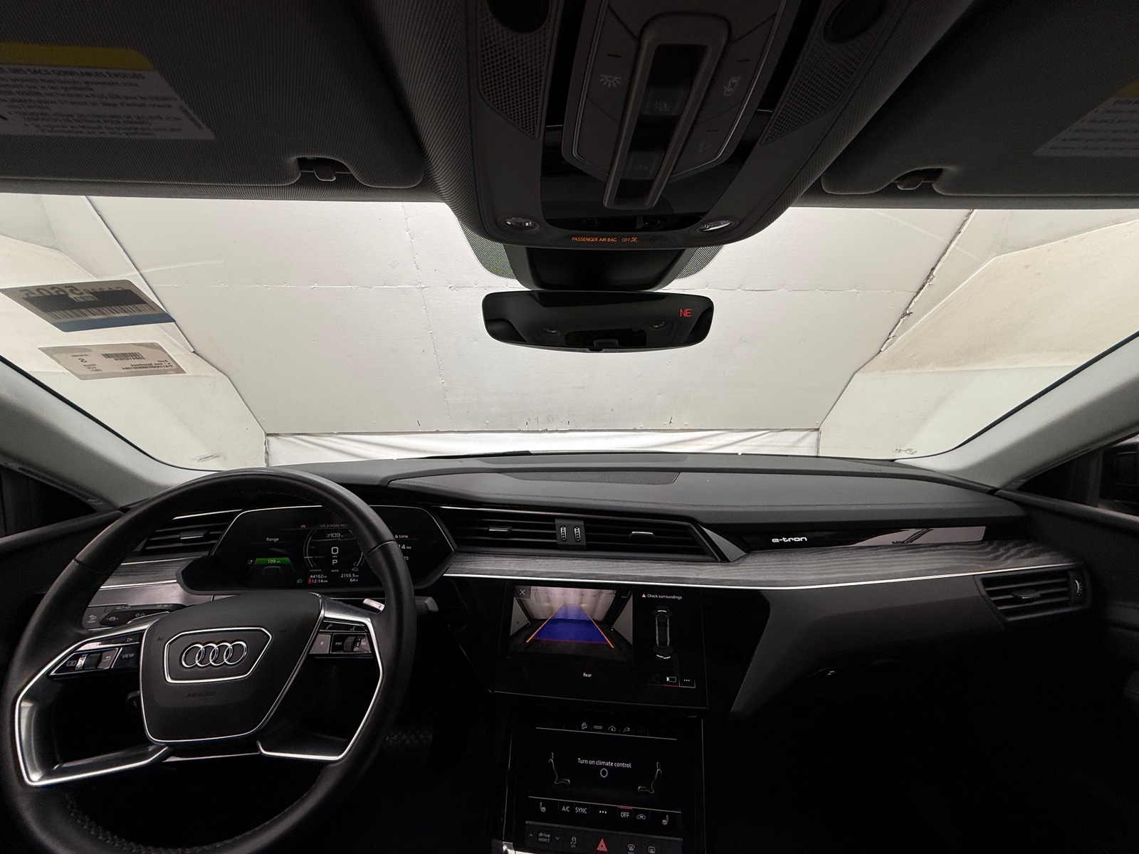 Thumbnail: 2021 Audi e-tron S - 2