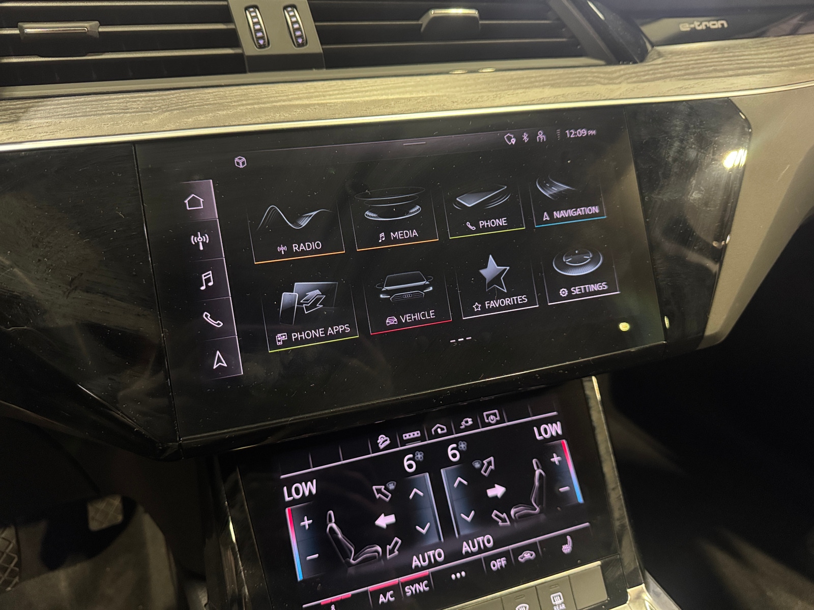 Thumbnail: 2021 Audi e-tron S - 3