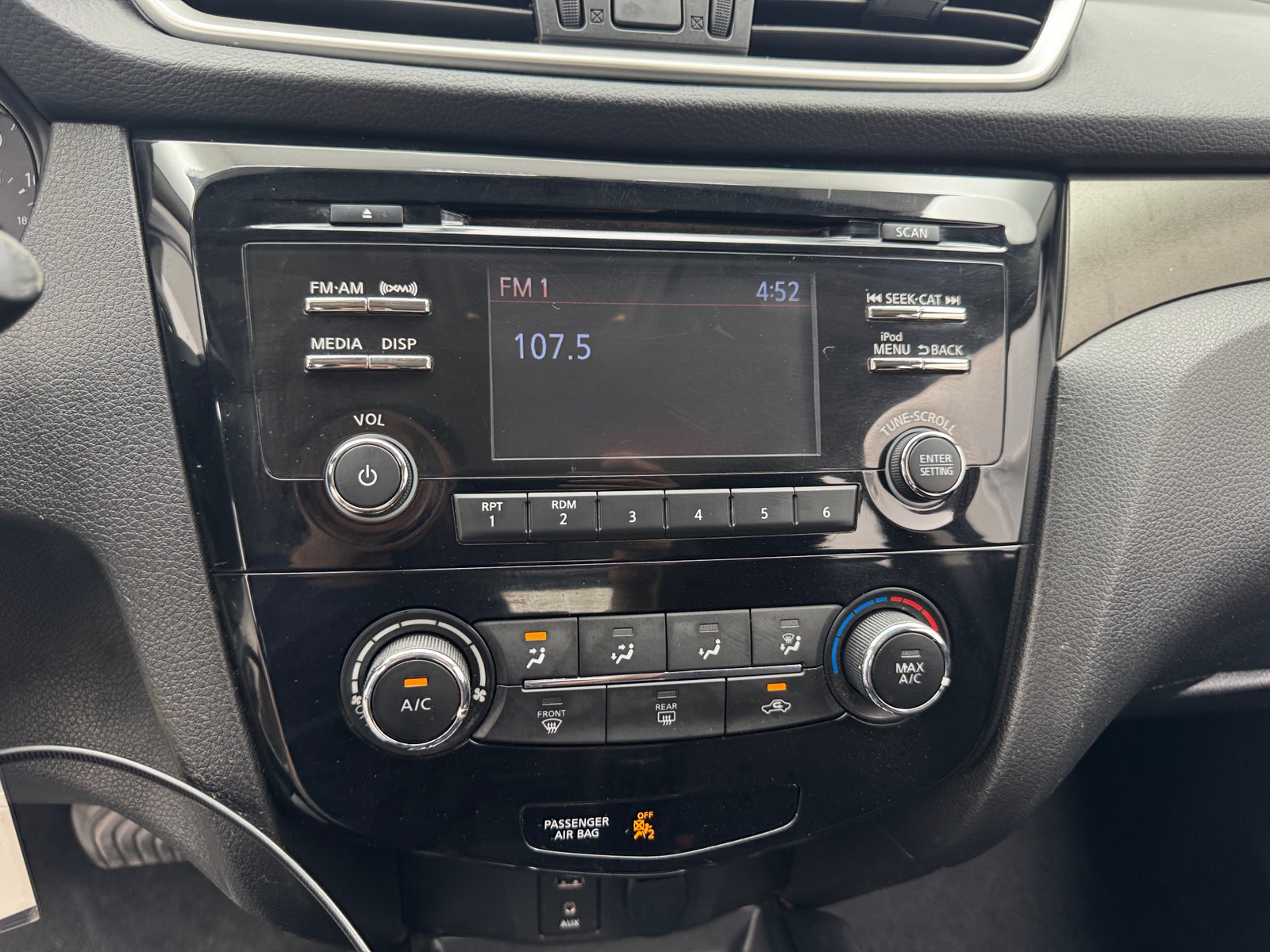 Thumbnail: 2018 Nissan Rogue Sport - 4