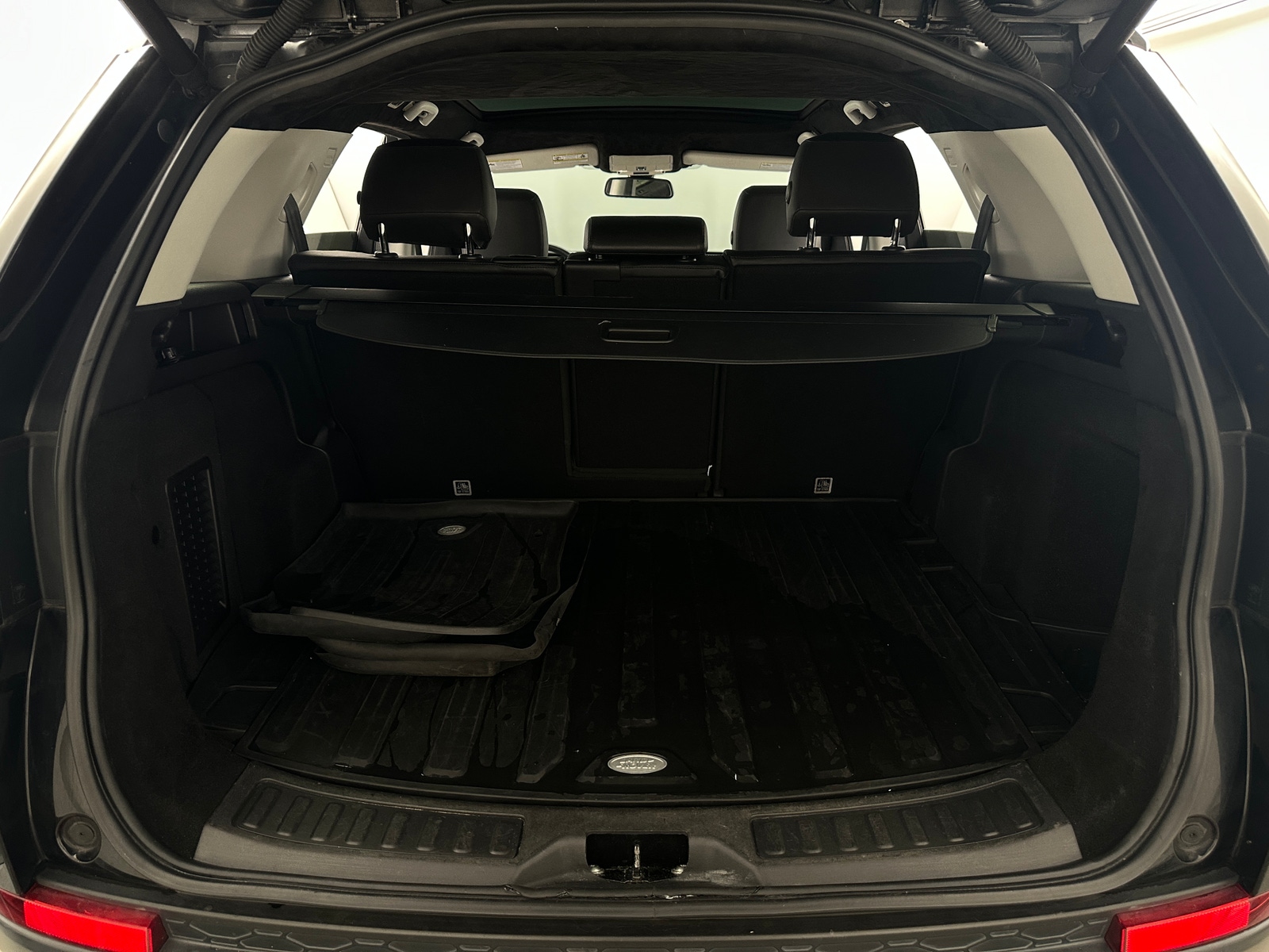 Thumbnail: 2015 Land Rover Discovery Sport - 6