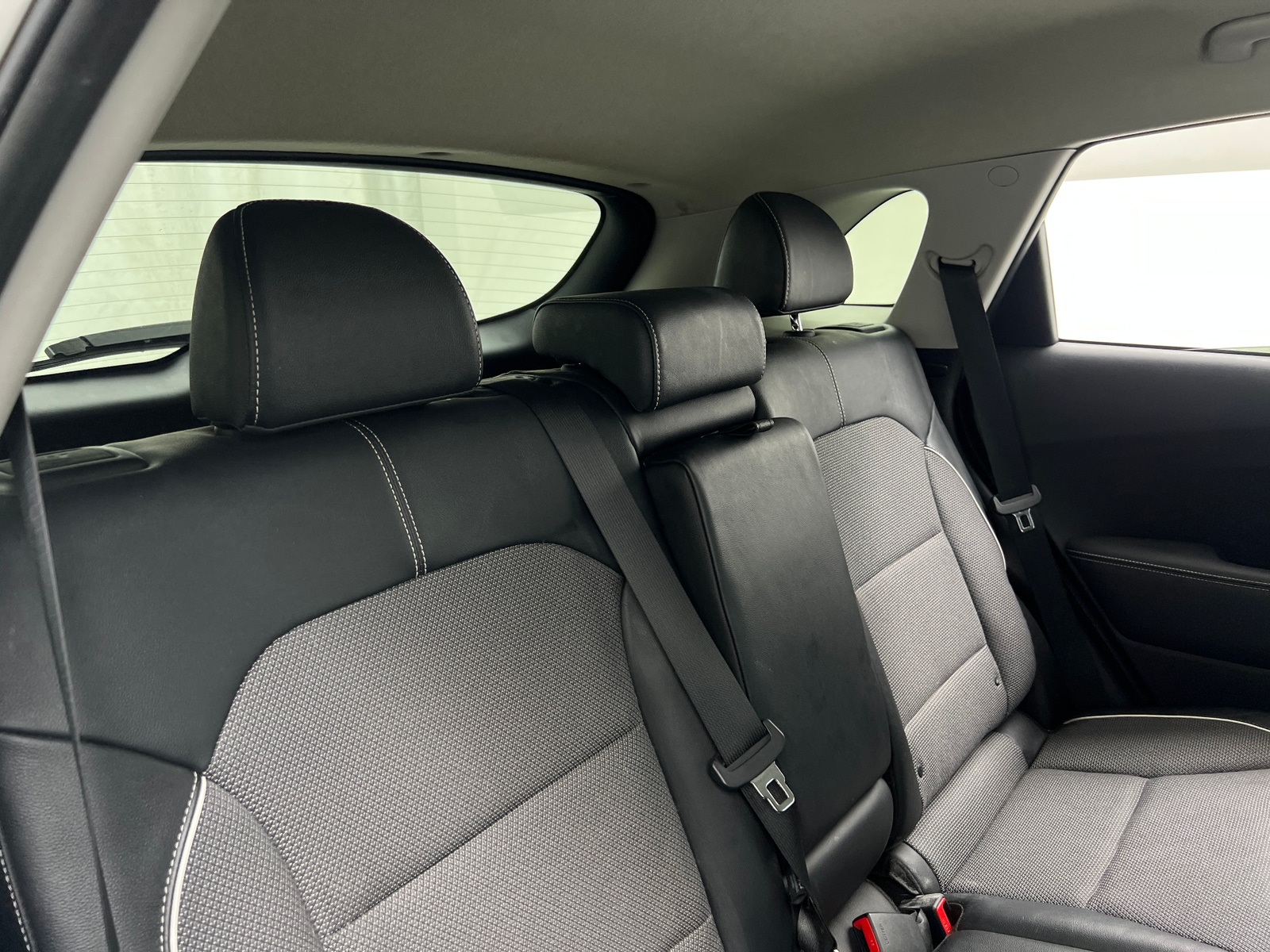 Thumbnail: 2020 Kia Niro - 6